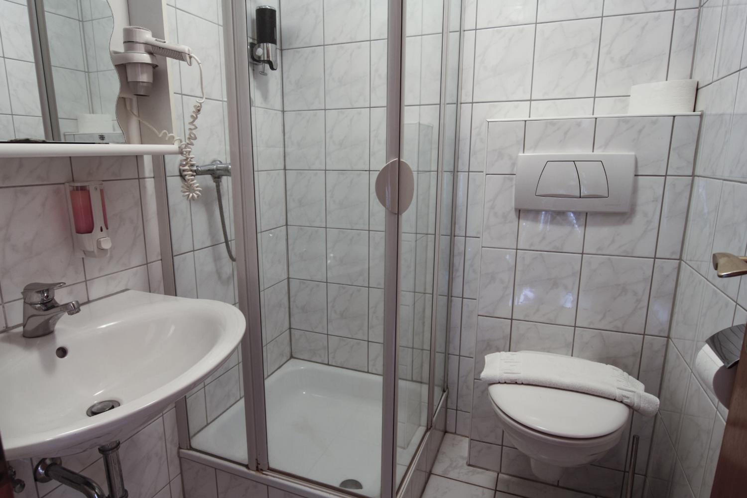Double Room with Balcony - Photo 5