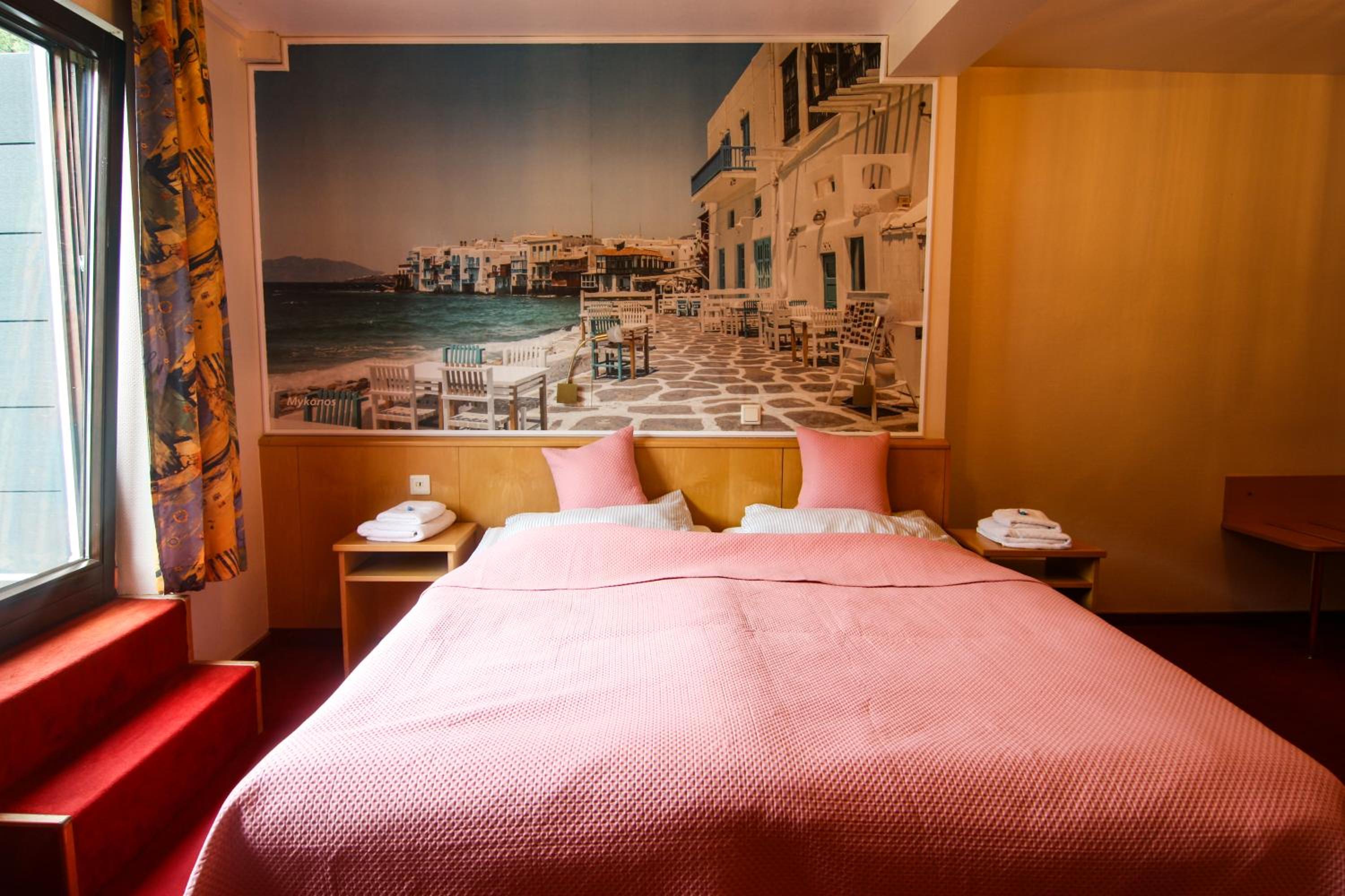 Deluxe Double Room with Balcony - Photo 2