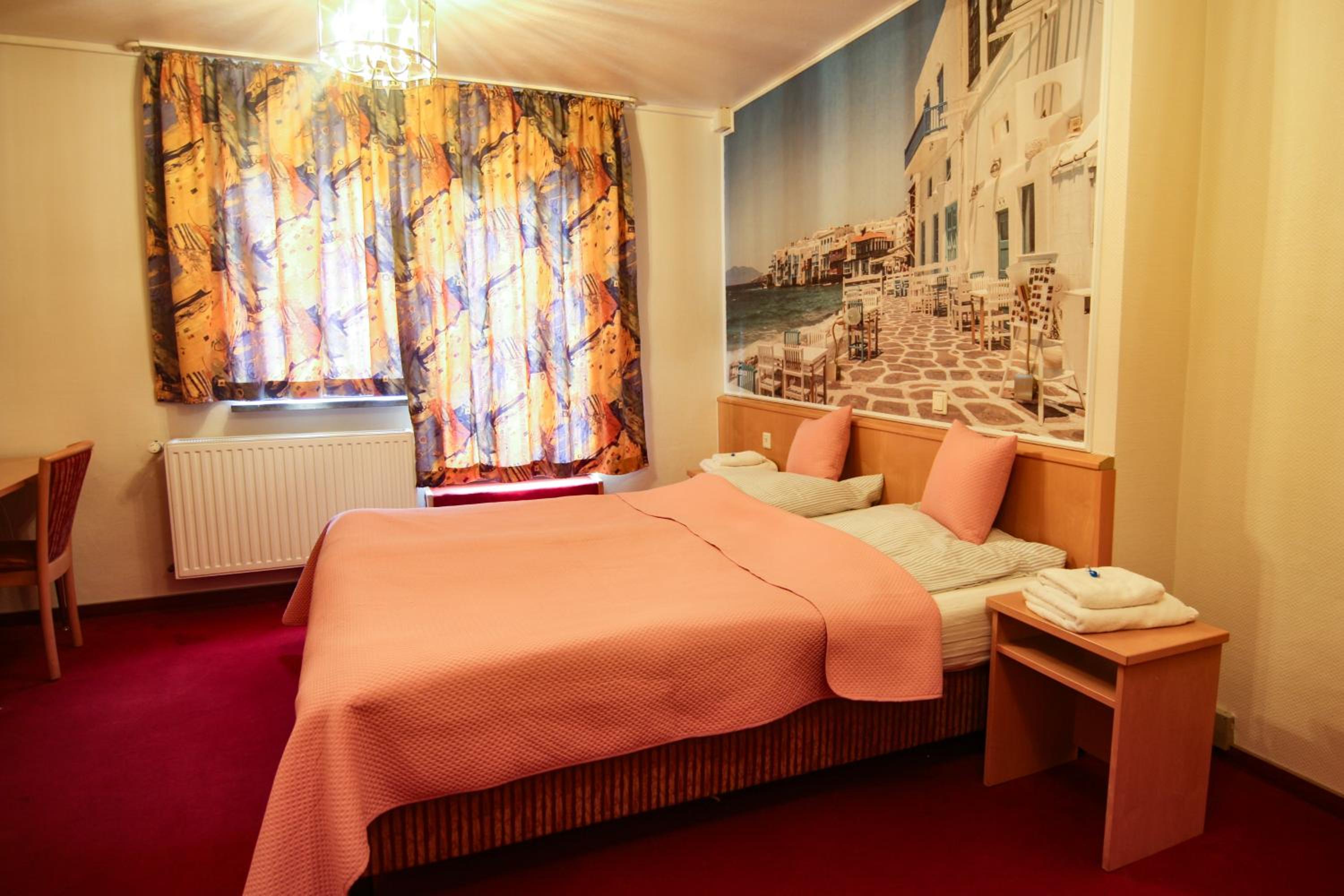 Deluxe Double Room with Balcony - Photo 11