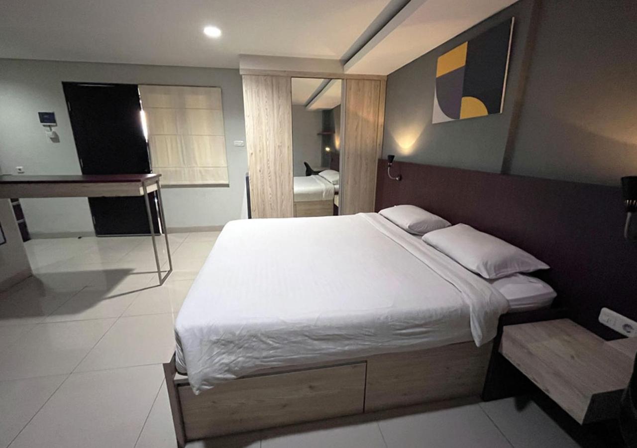 Executive Suite - Photo 2