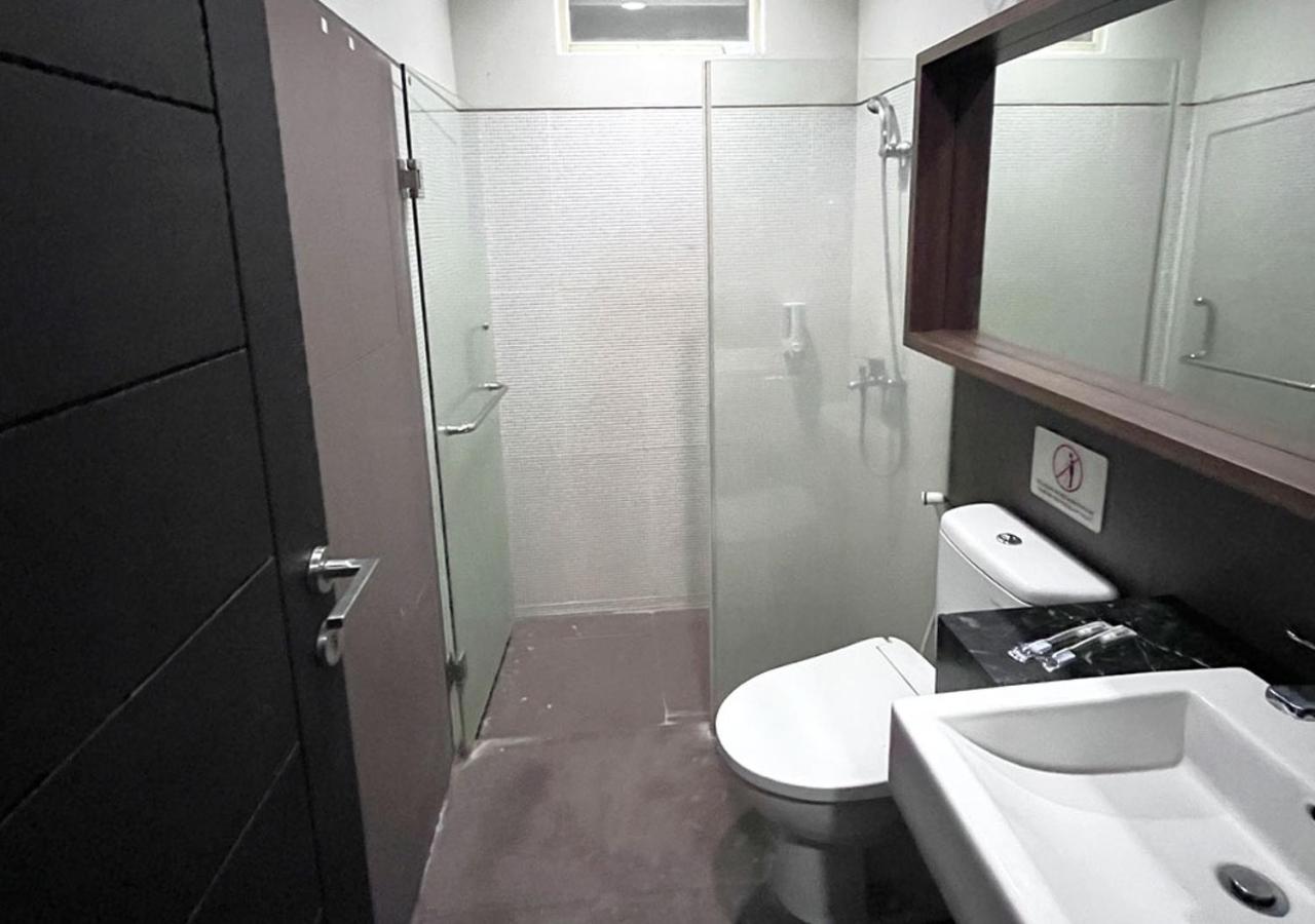 Executive Suite - Photo 4