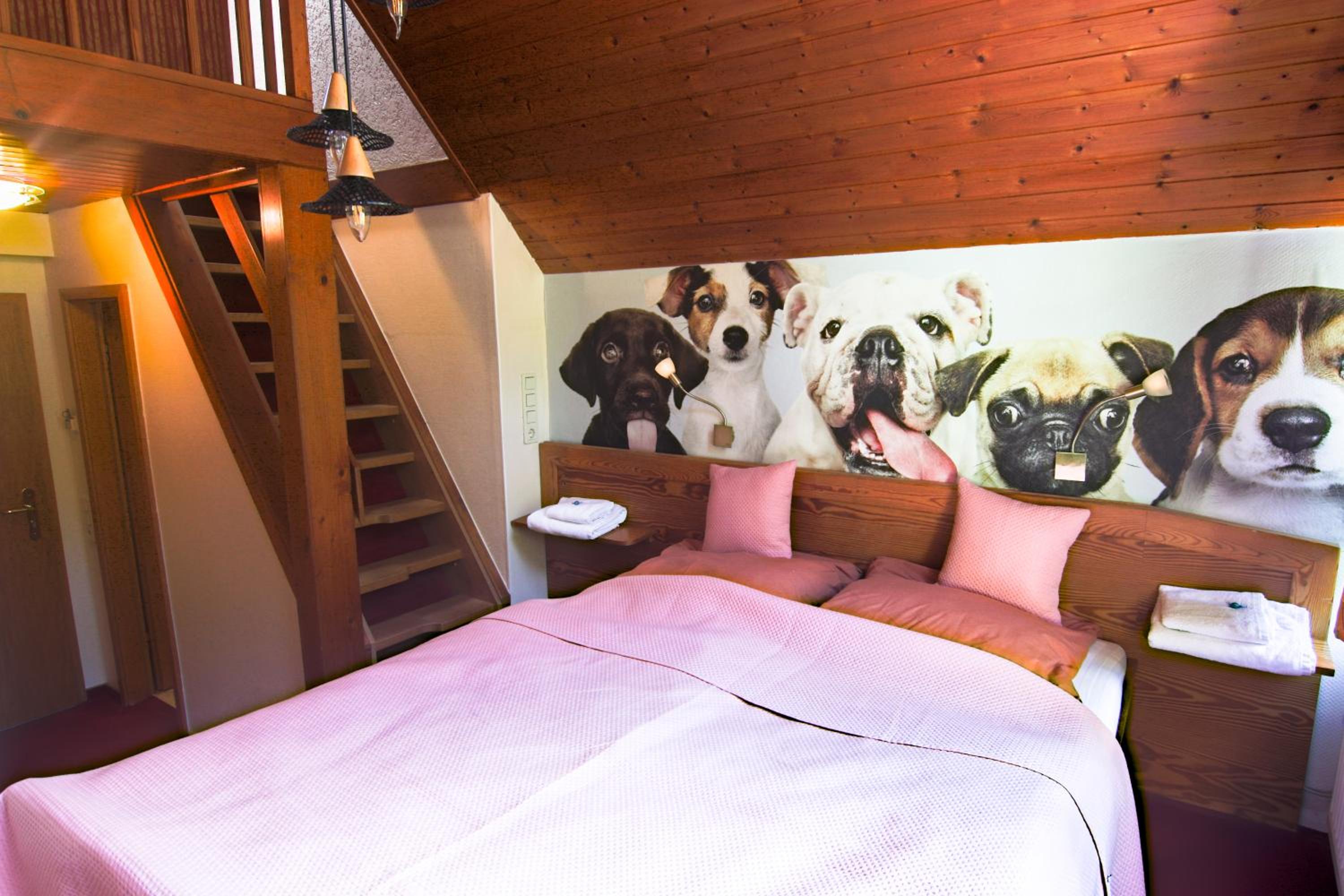 Deluxe Double Room with Balcony - Photo 10