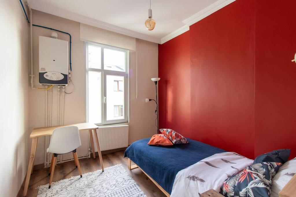 Three-Bedroom Apartment photo 2