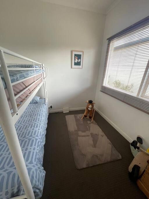 Five-Bedroom House photo 1