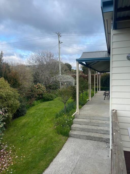 Five-Bedroom House photo 3