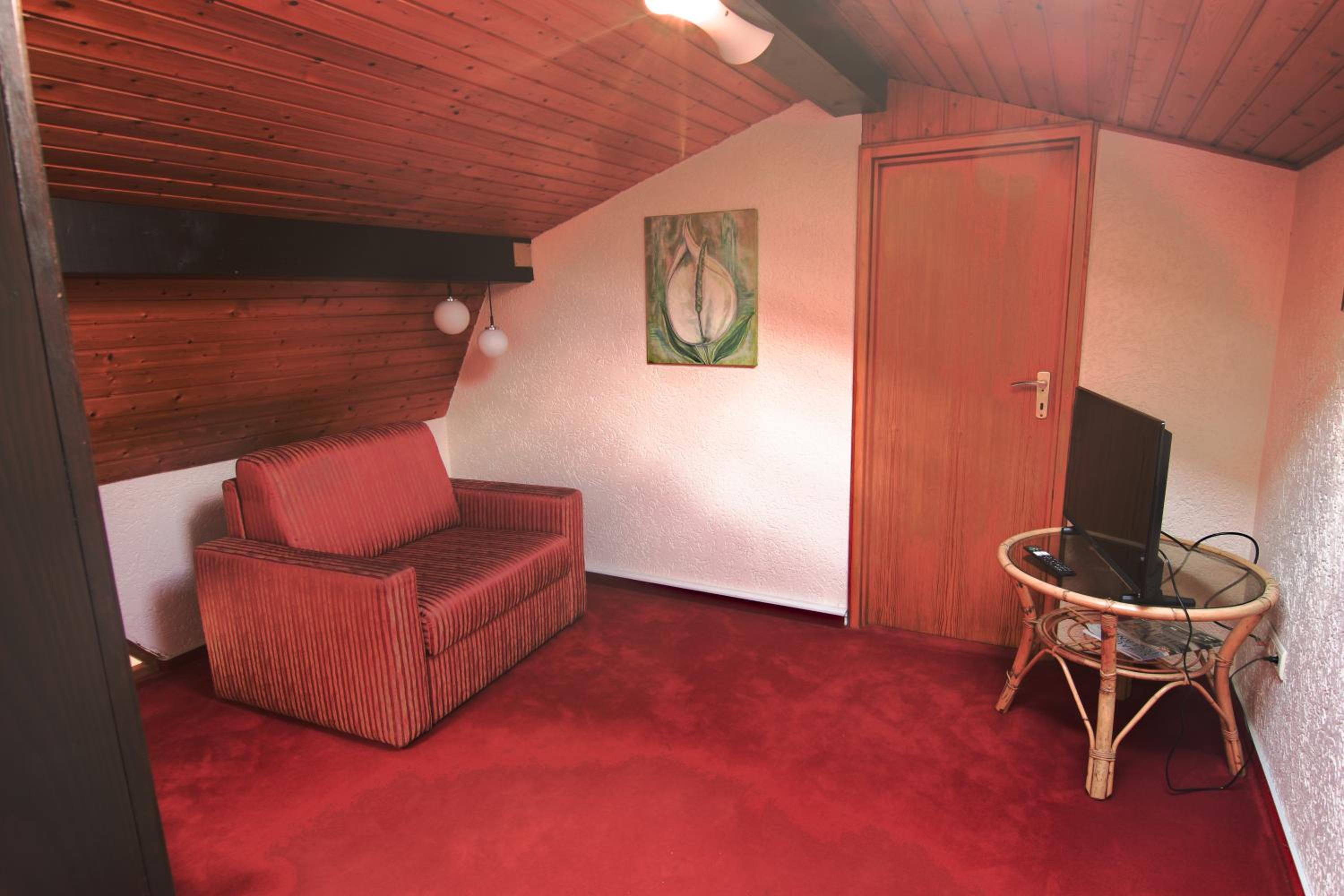 Deluxe Double Room with Balcony - Photo 8