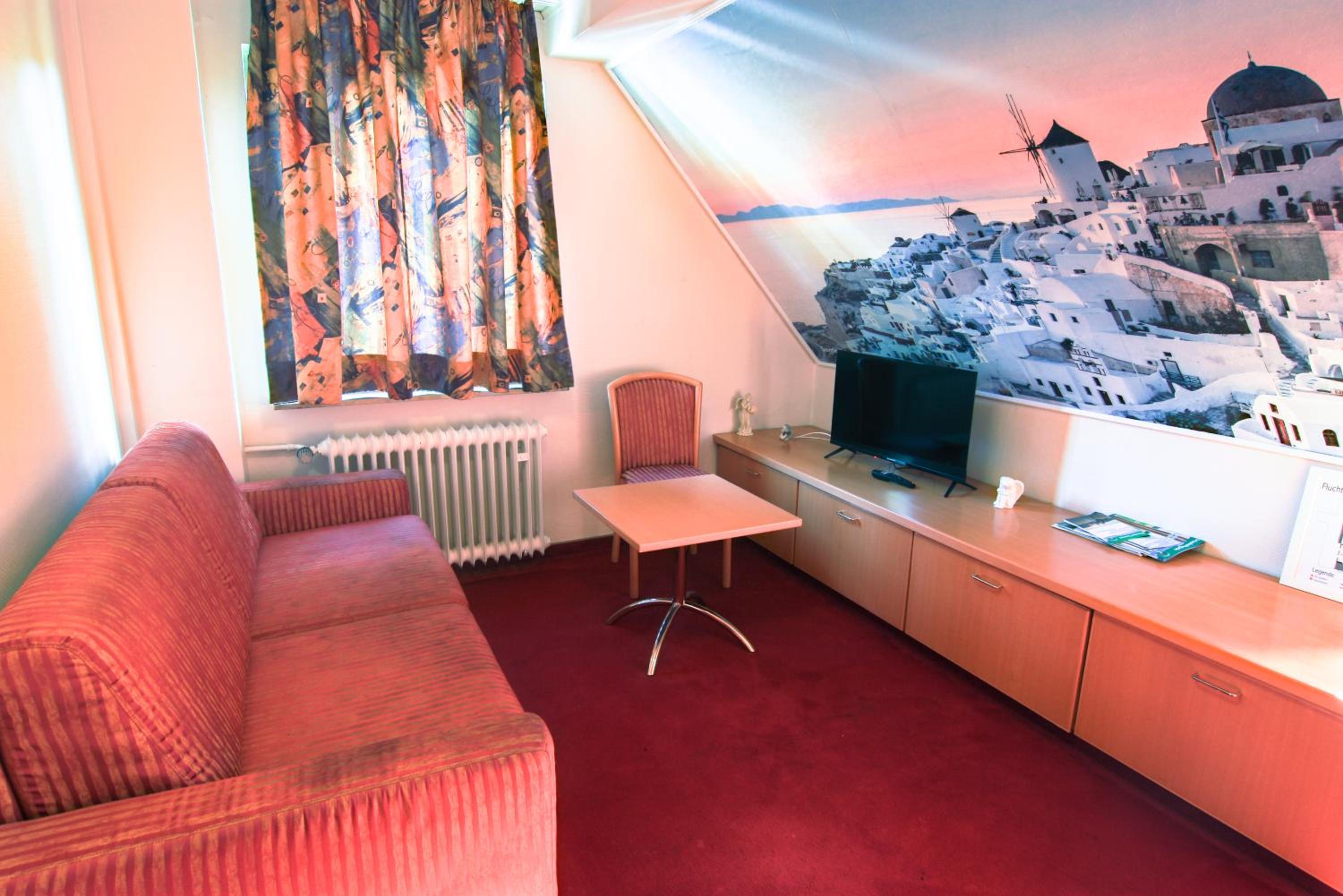 Deluxe Double Room with Balcony - Photo 7