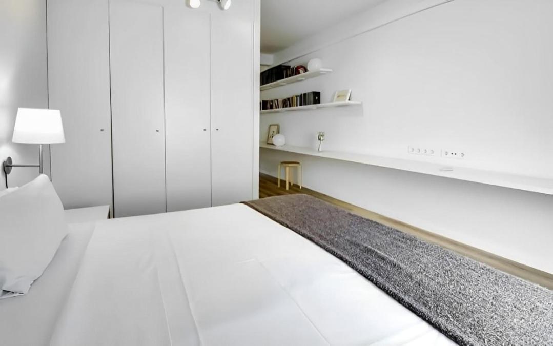 One-Bedroom Apartment photo 3
