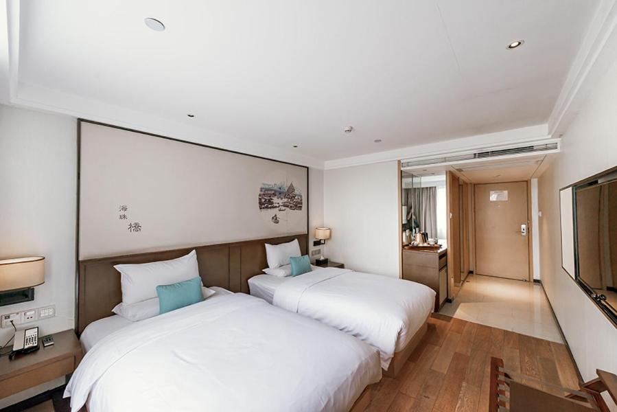 Business Twin Room - Photo 3