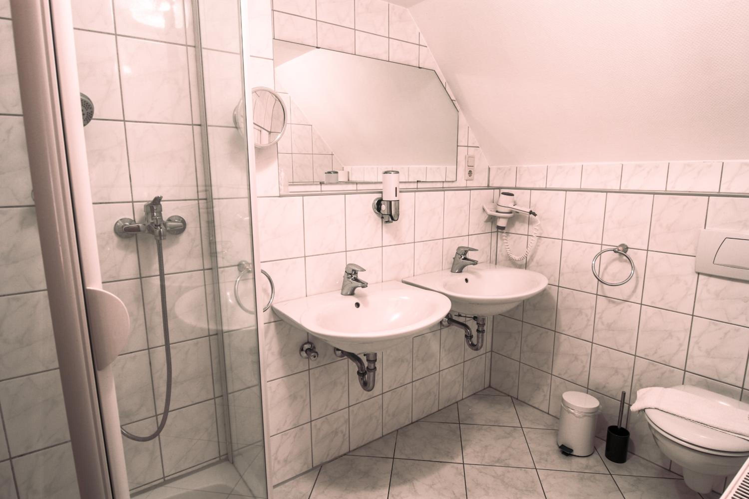 Deluxe Double Room with Balcony - Photo 5