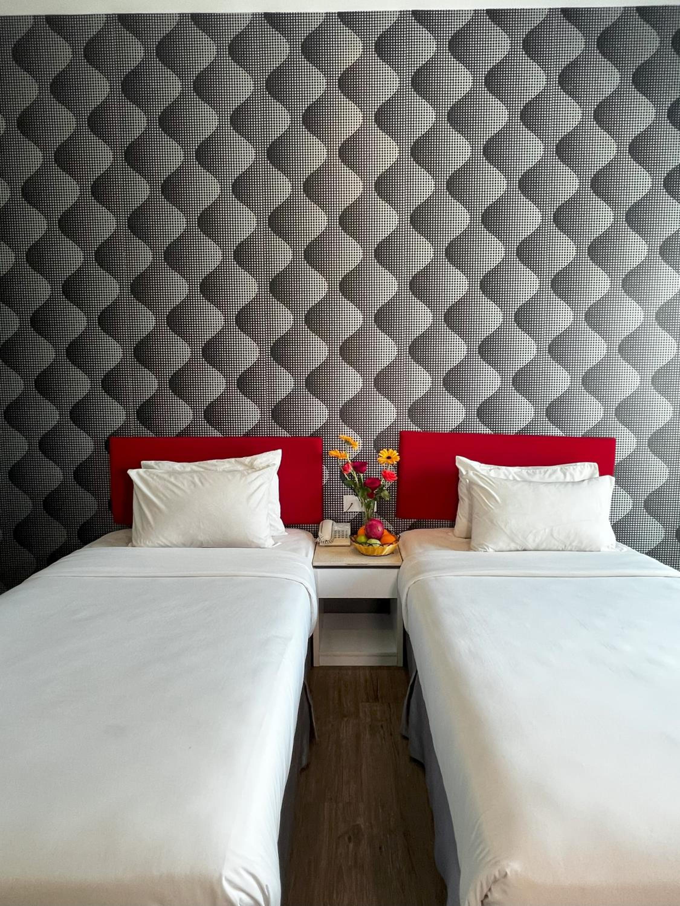 Standard Twin Room Beach Facing