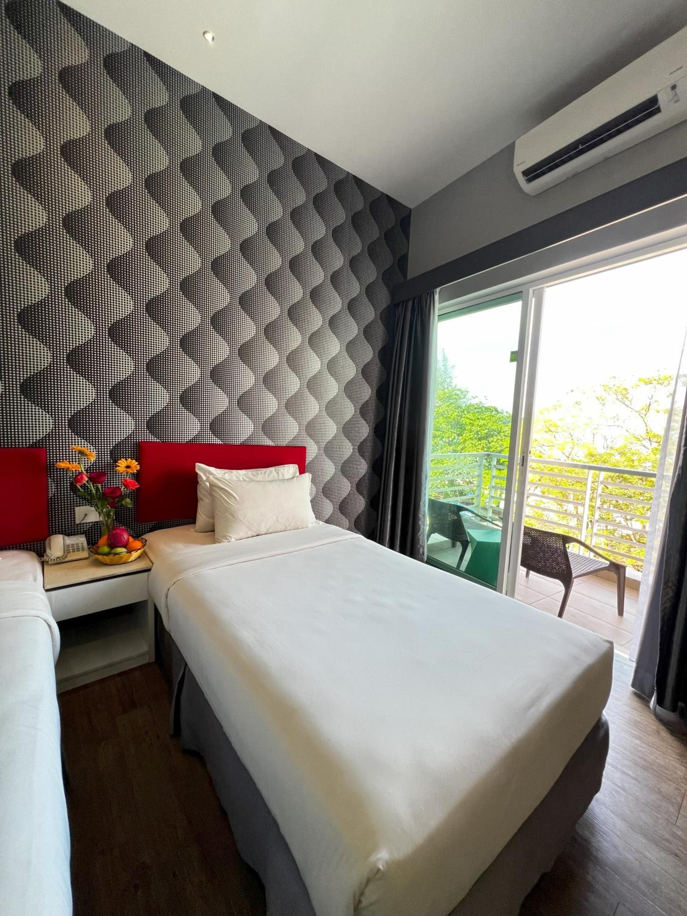 Standard Twin Room Beach Facing photo 2