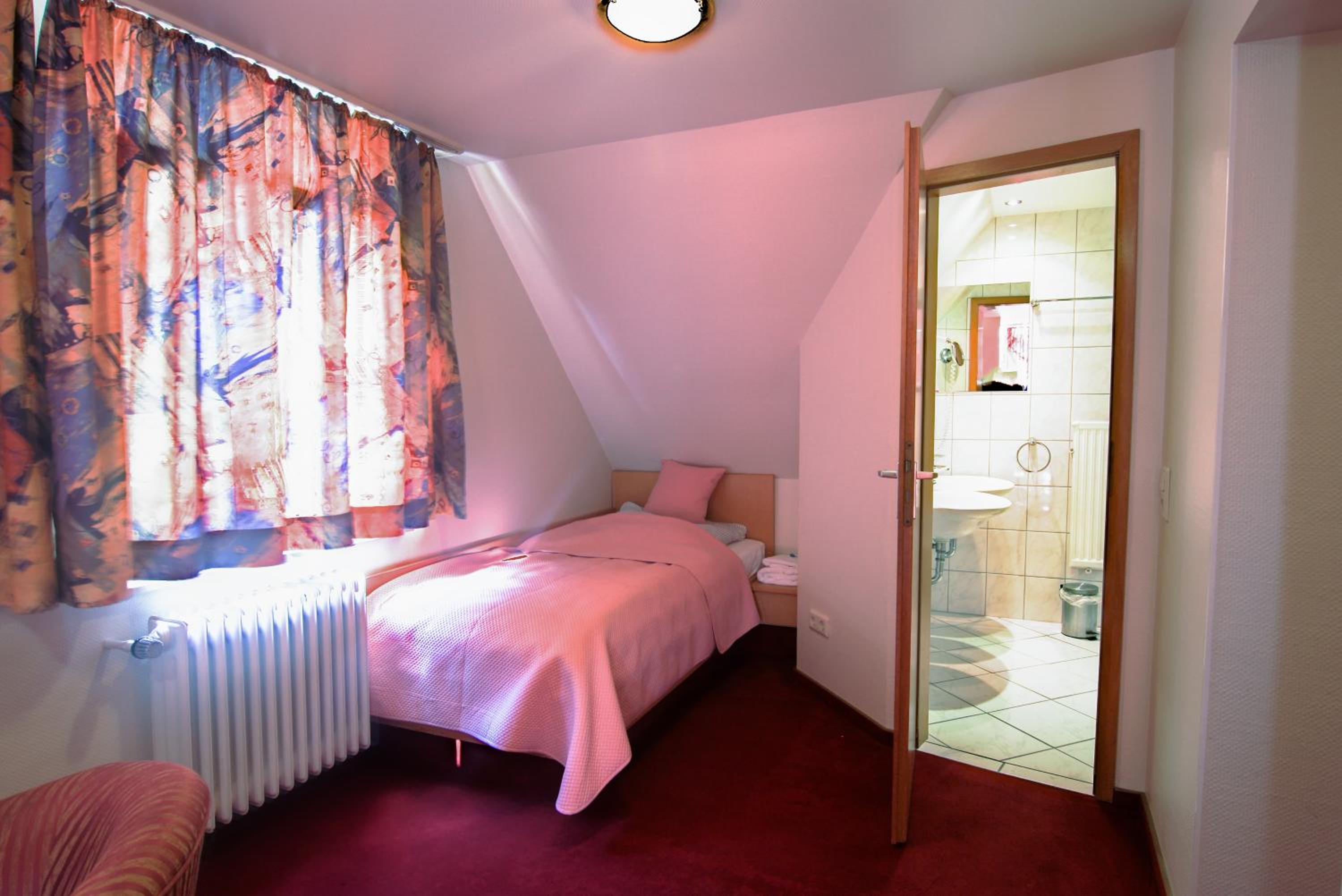 Triple Room with Balcony - Photo 5