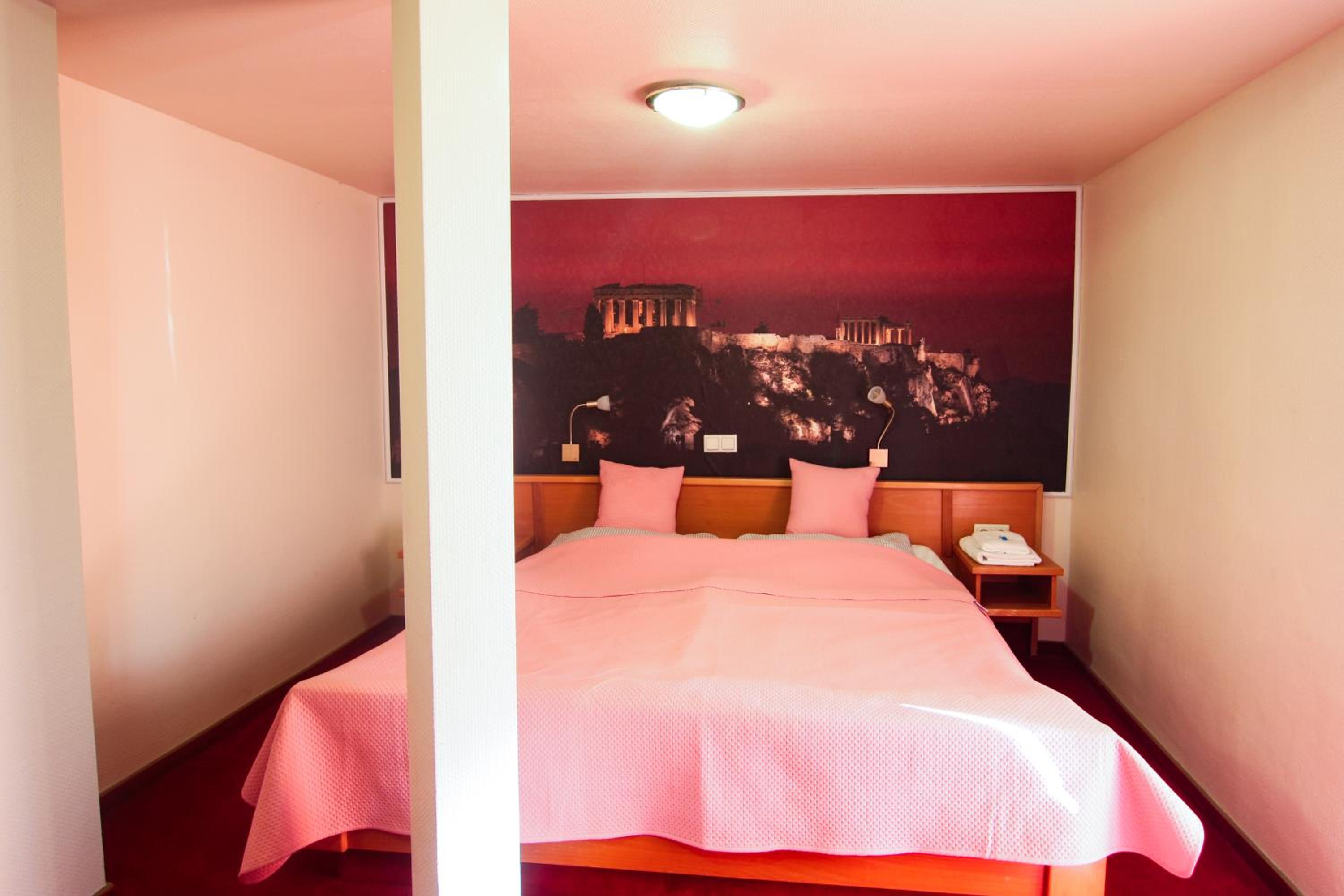 Triple Room with Balcony - Photo 9