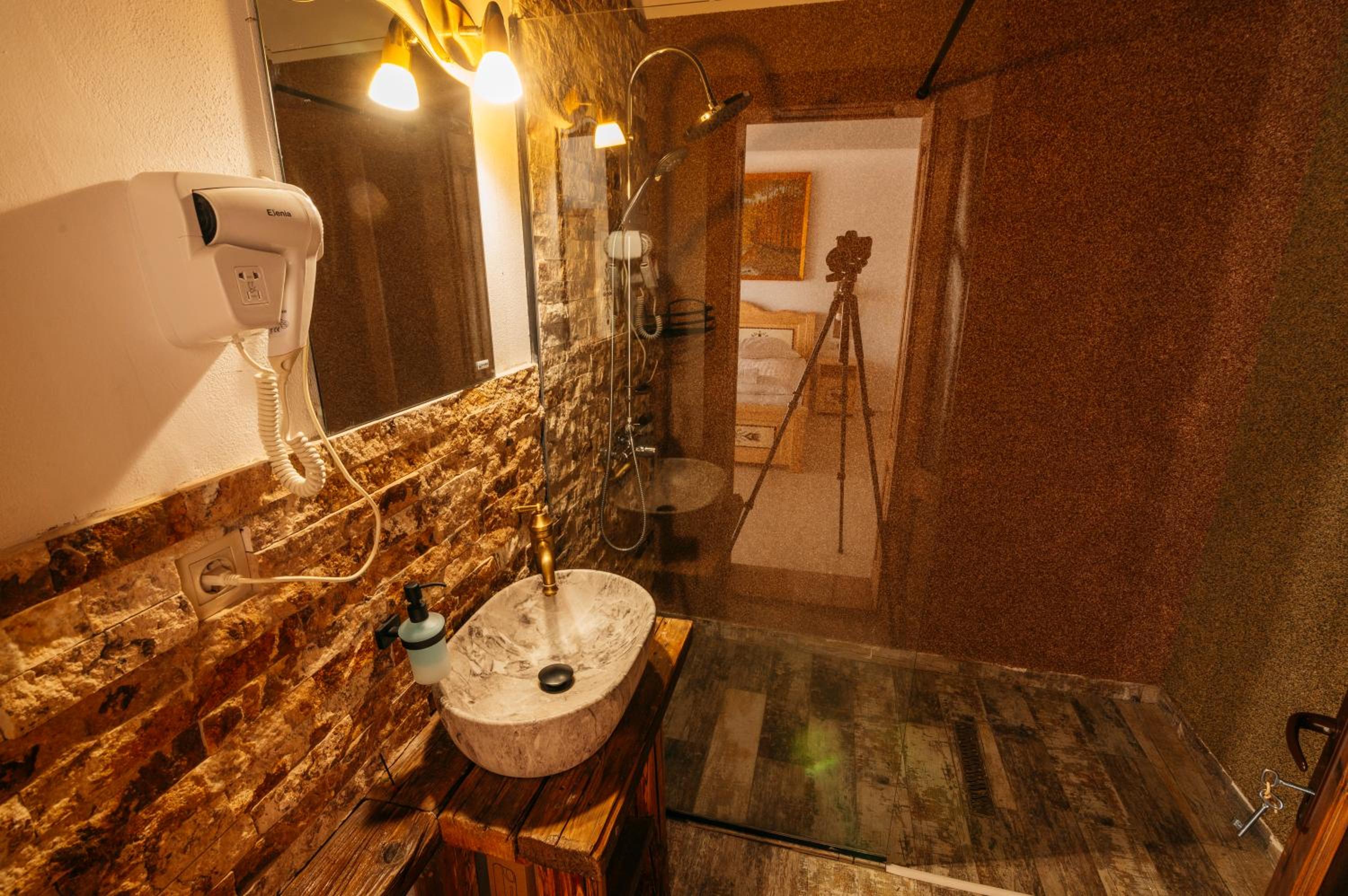 Double Room with Private Bathroom photo 2