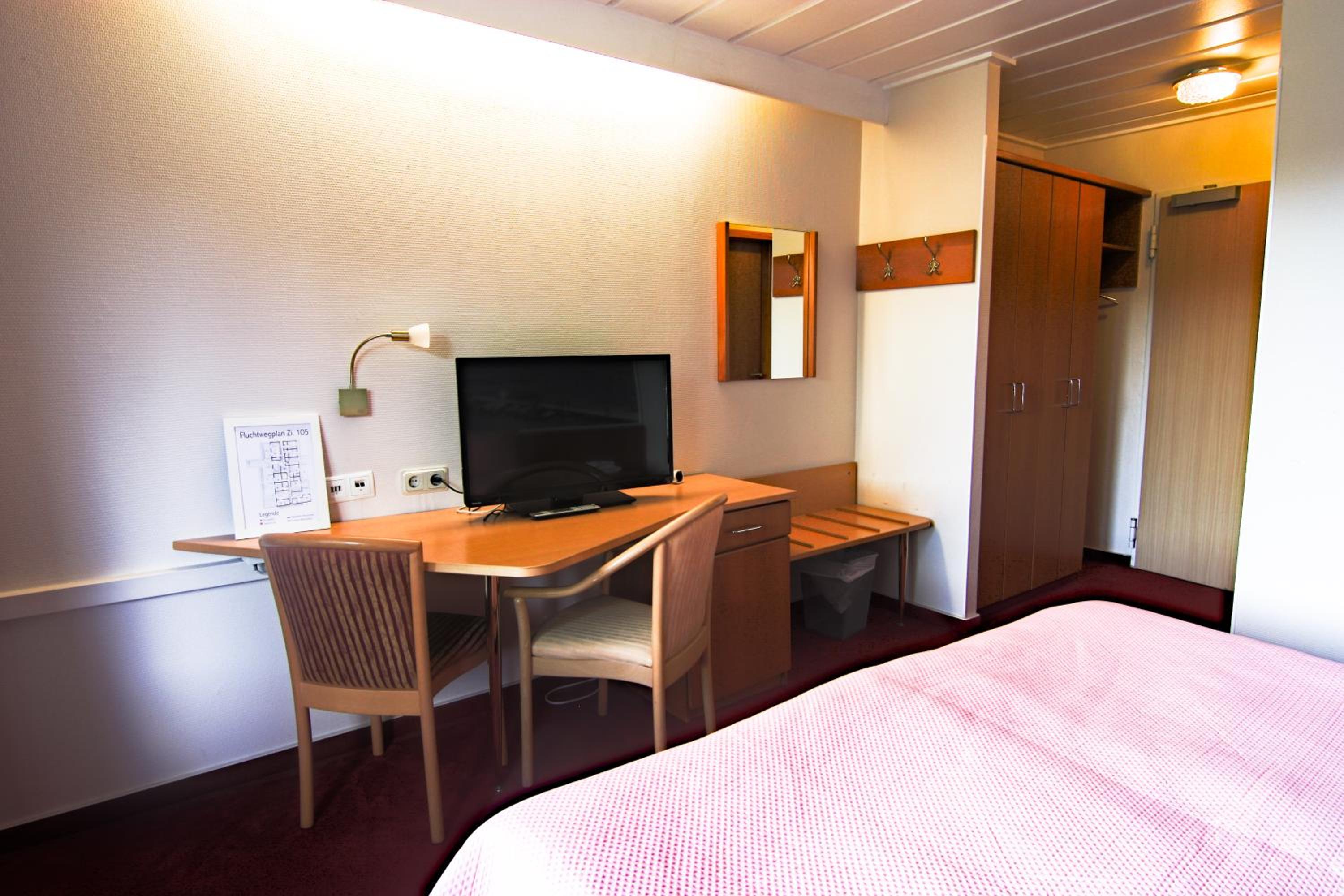 Double Room with Balcony - Photo 6