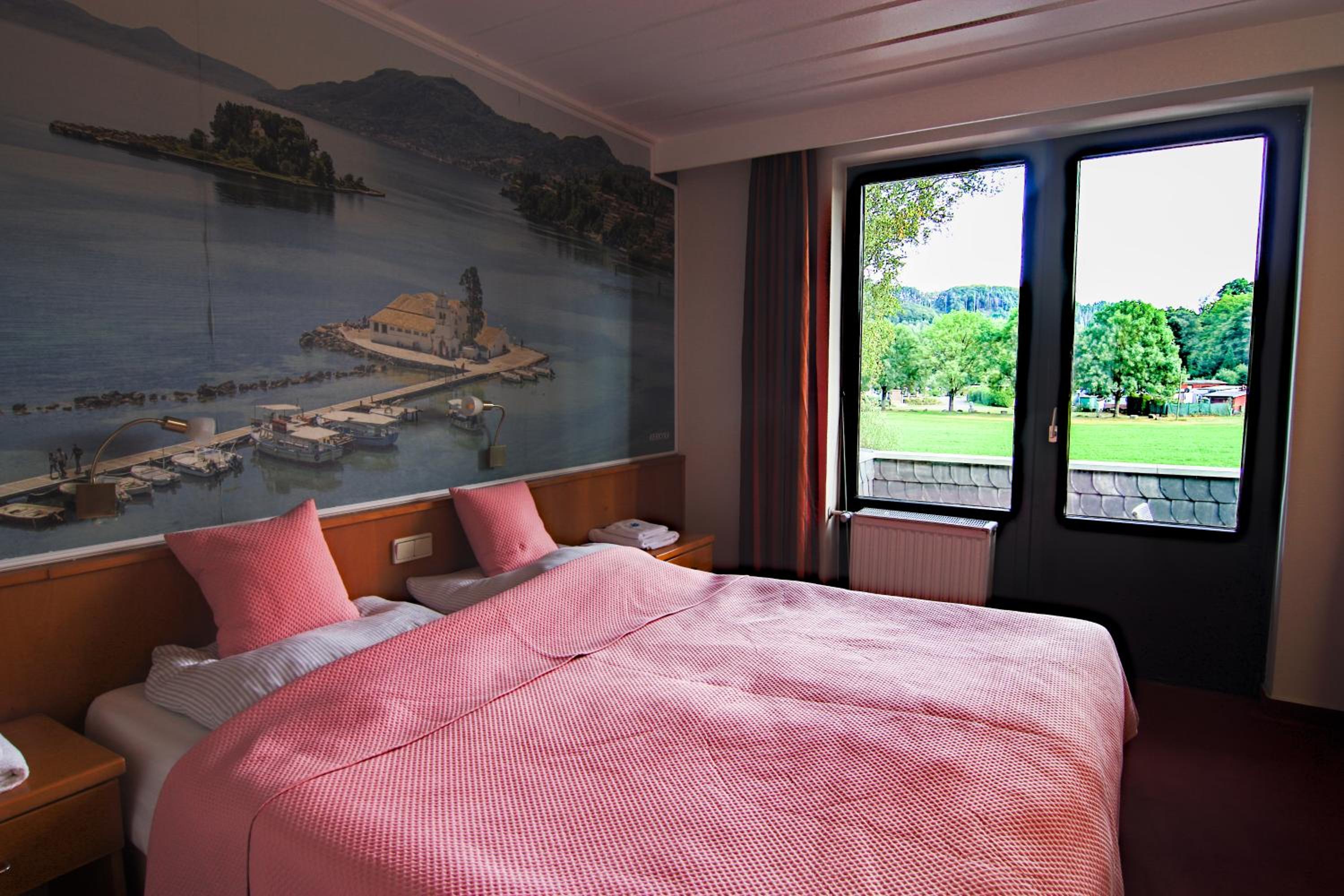 Double Room with Balcony - Photo 7