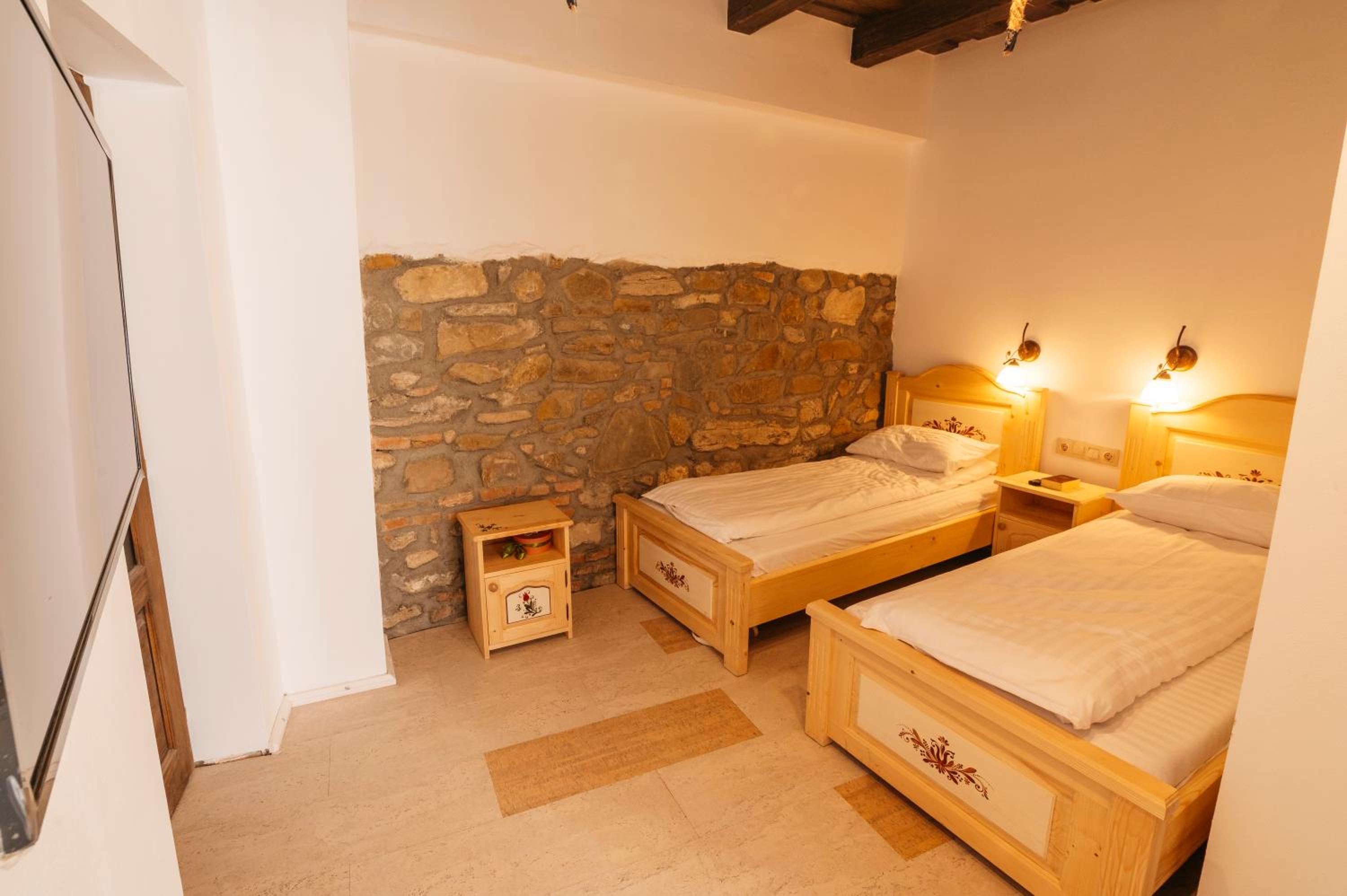 Double or Twin Room with Private Bathroom photo 3