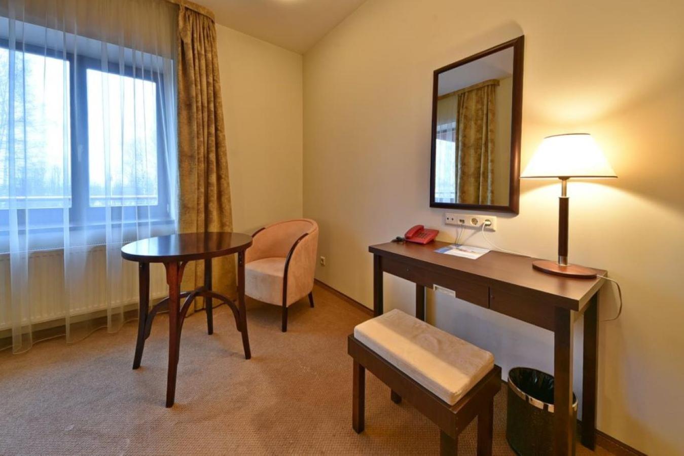 Suite with Hot Tub - Photo 2