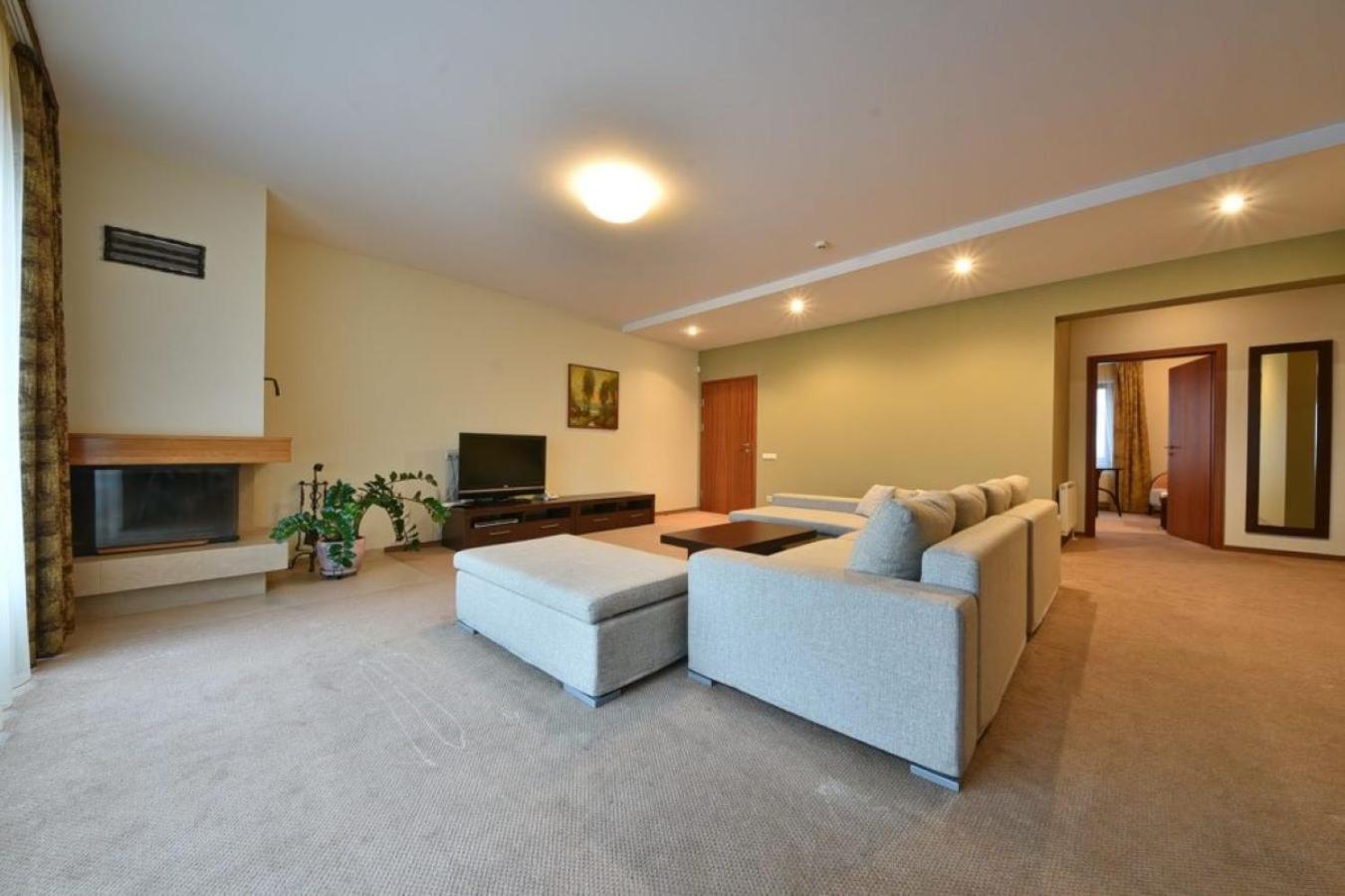 Suite with Hot Tub - Photo 1