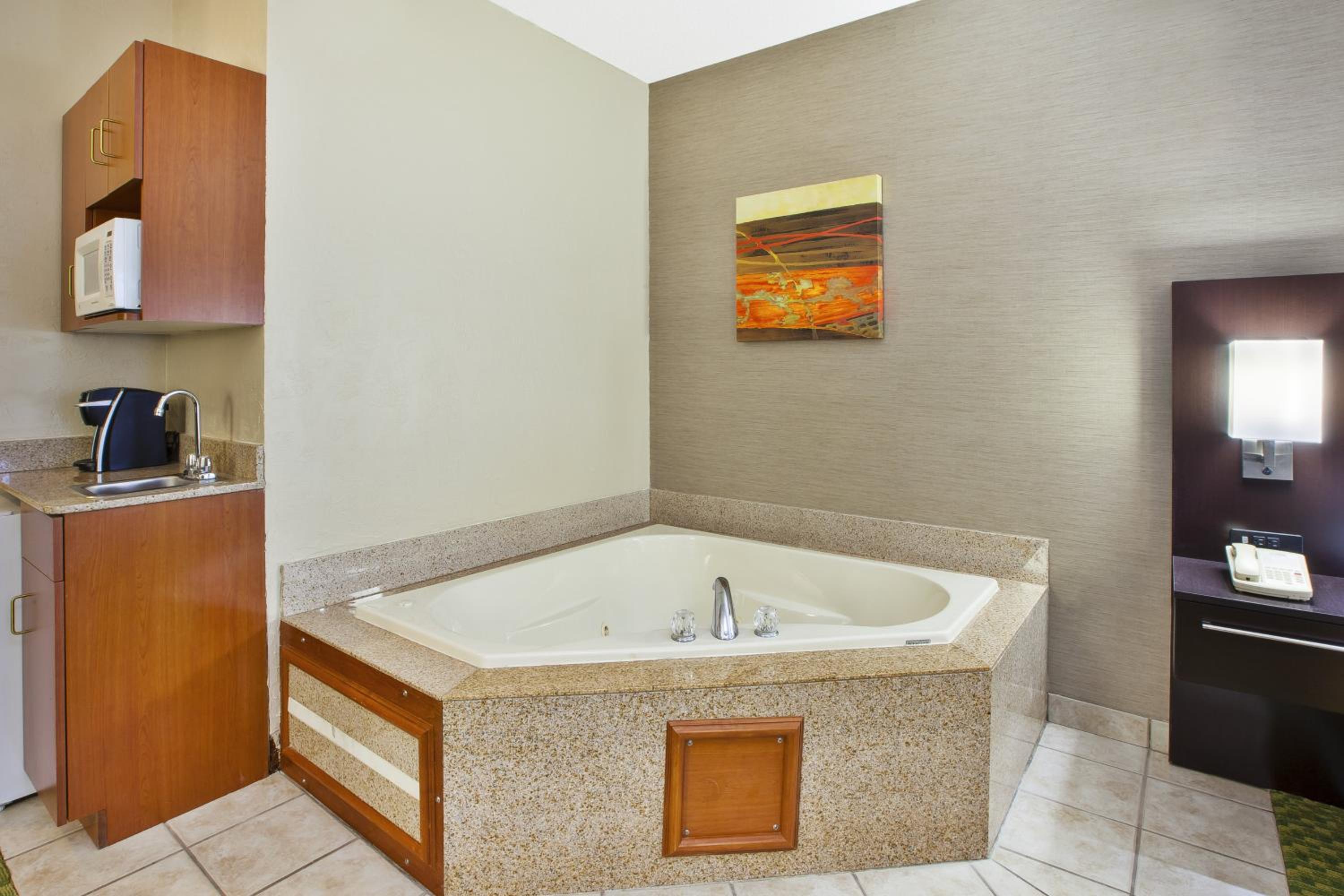 Standard King Room - Photo 4