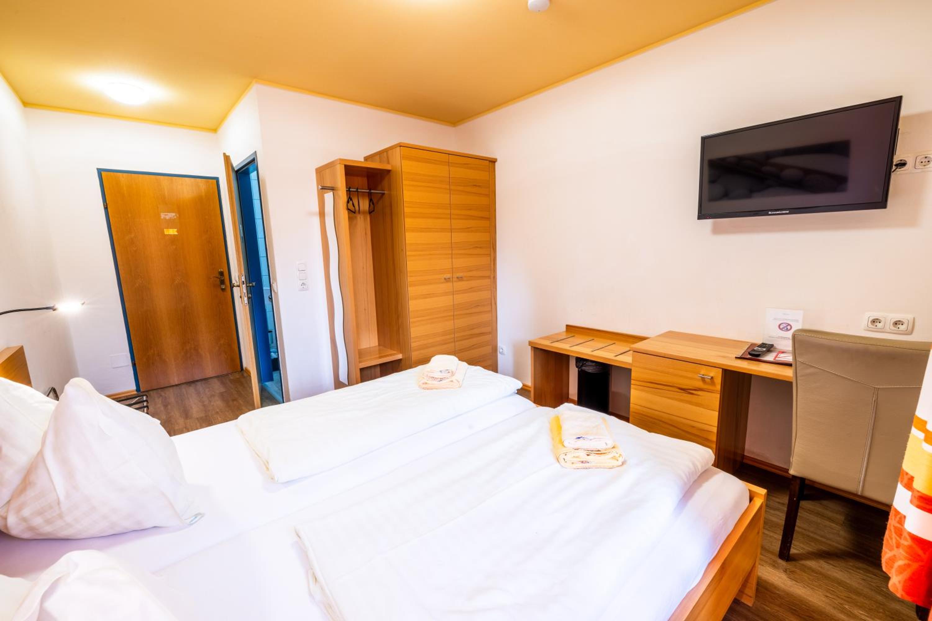 Double Room - Photo 5