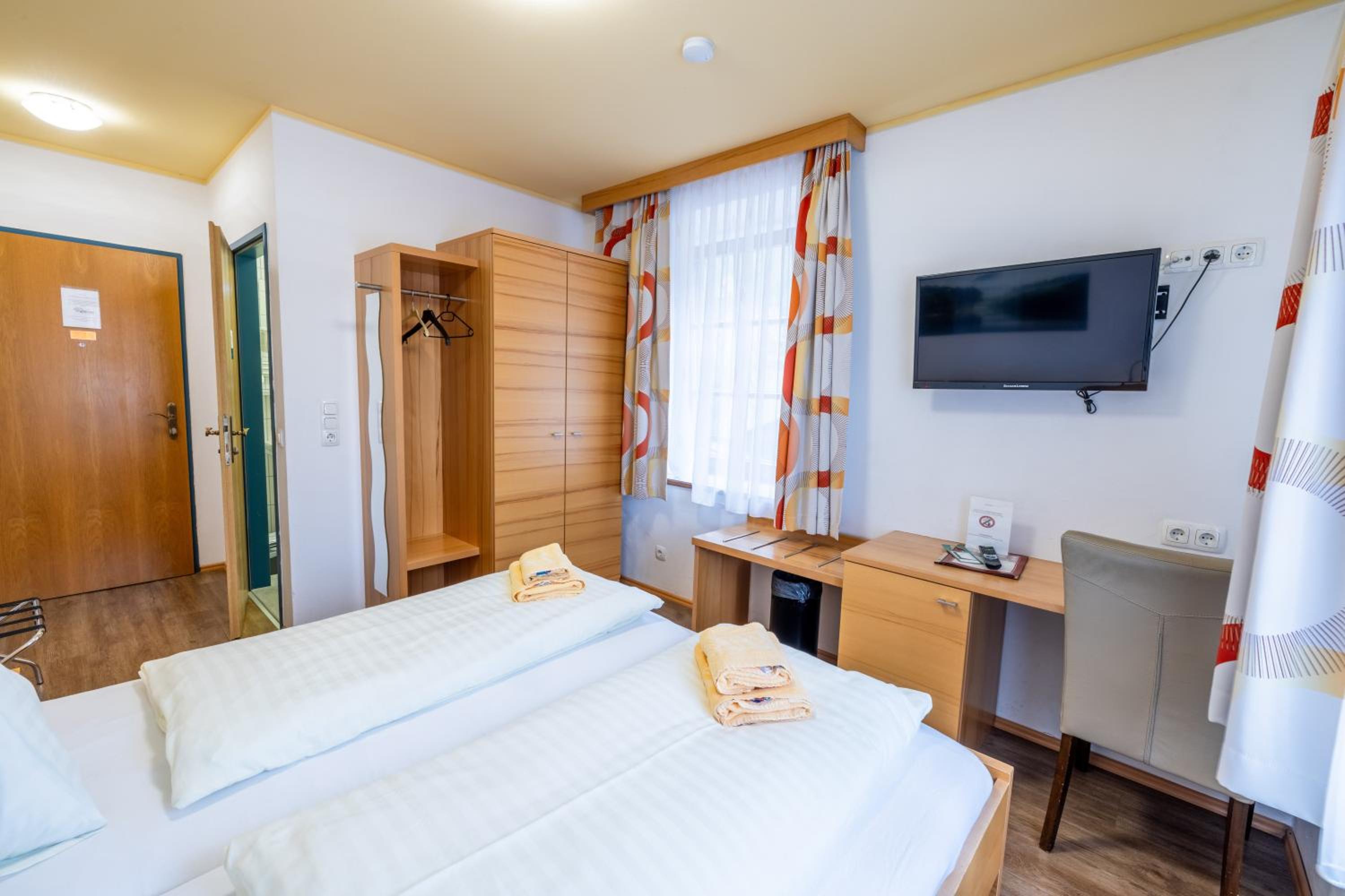 Double Room - Photo 6