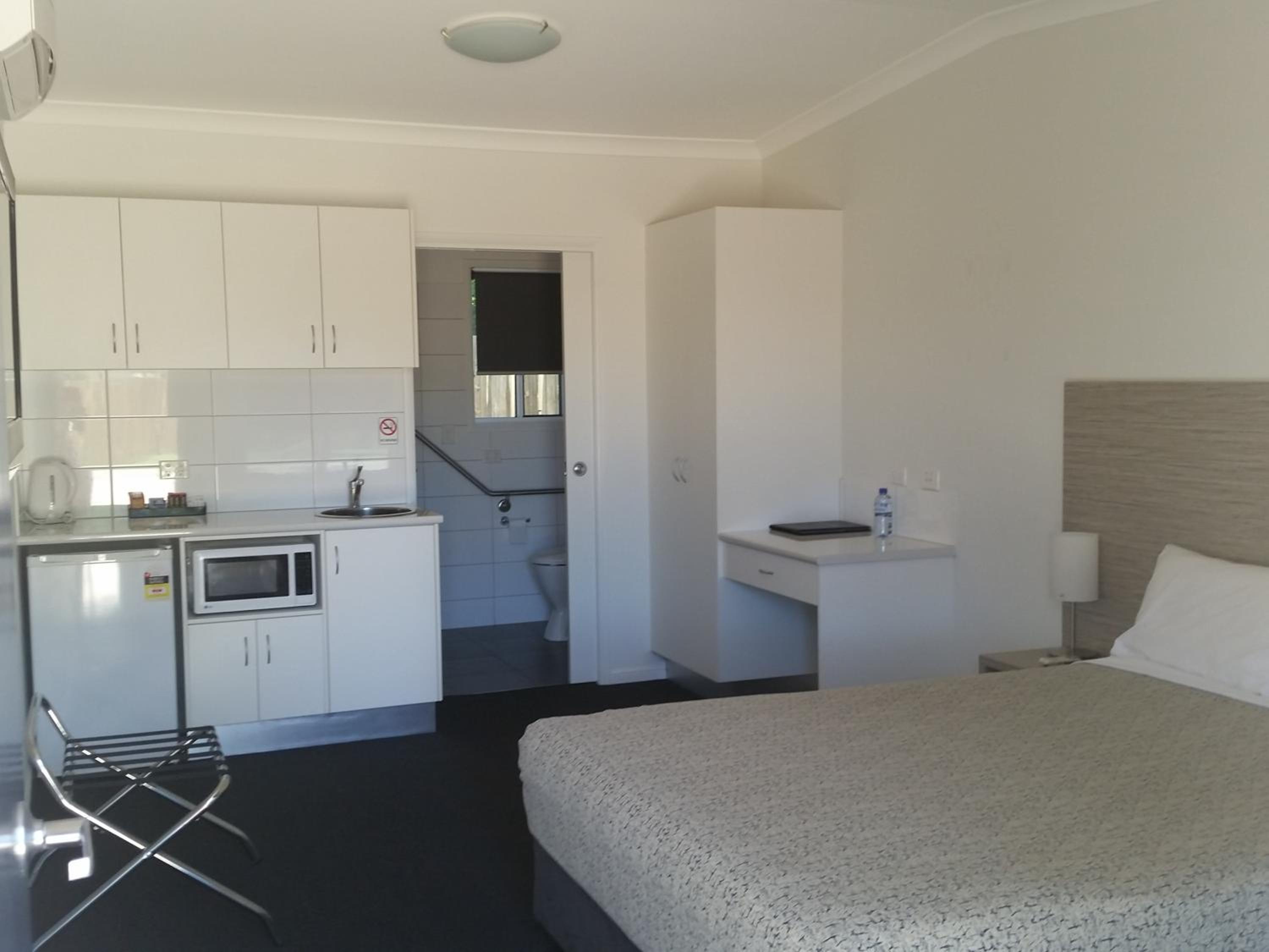 Queen Room - Disability Access photo 2