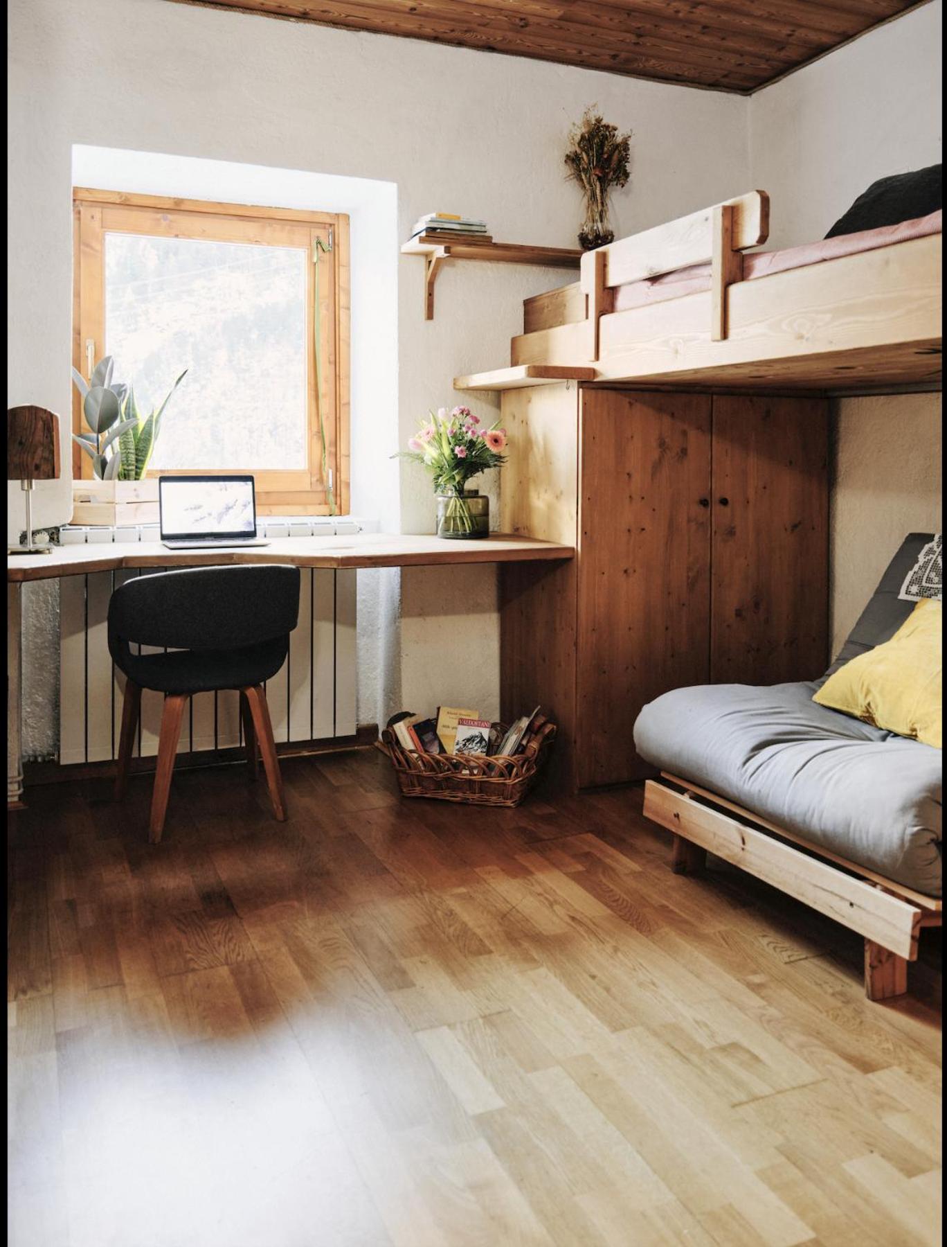 Three-Bedroom House photo 3