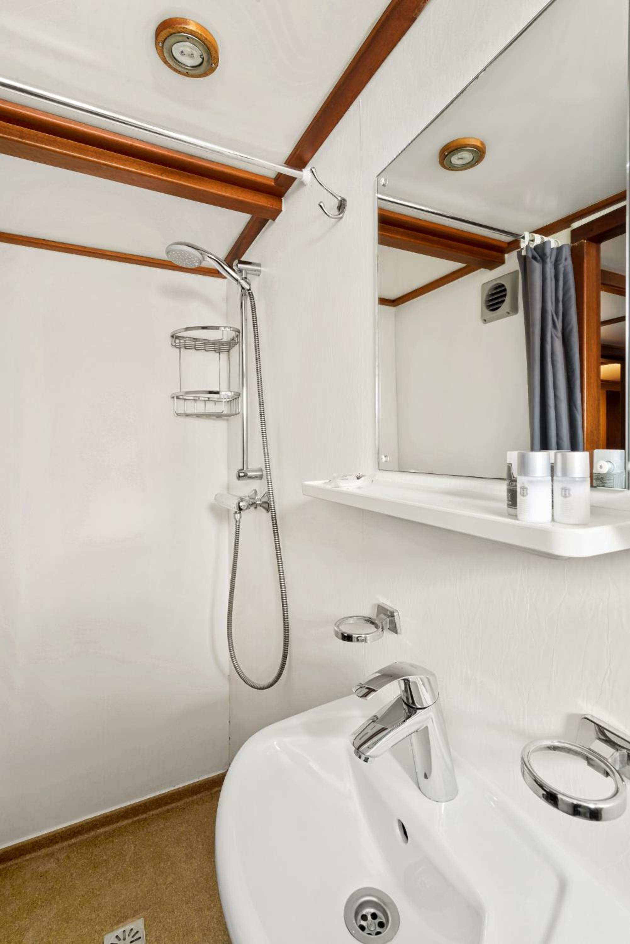 Deluxe Twin Room photo 3