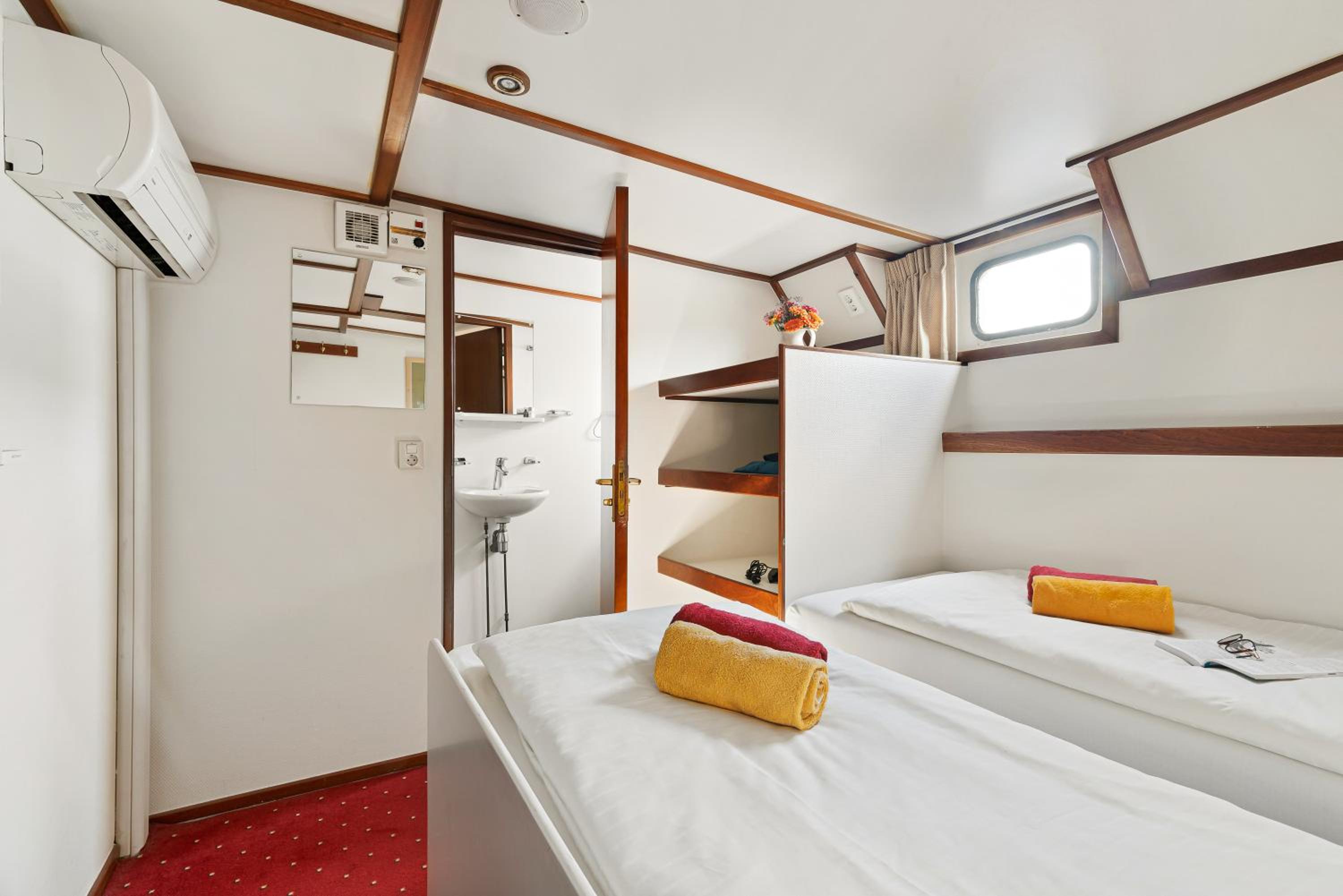 Deluxe Twin Room photo 2