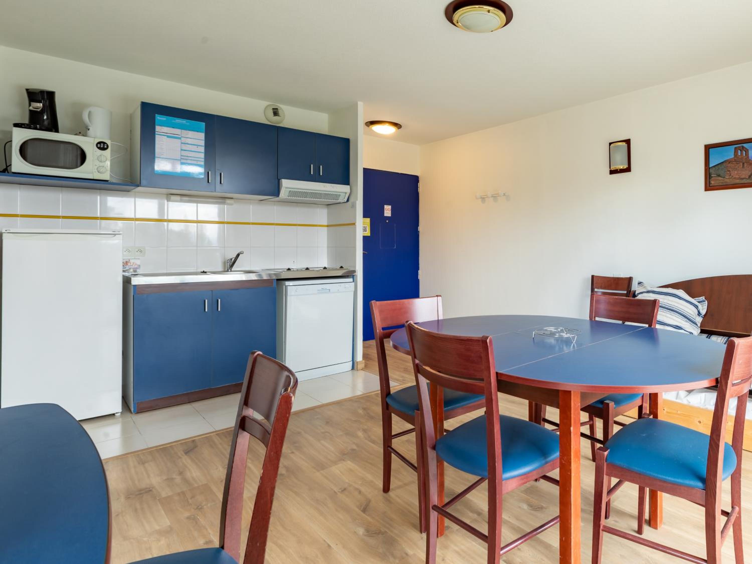 Two-Bedroom Apartment (4-6 Persons) - Photo 5