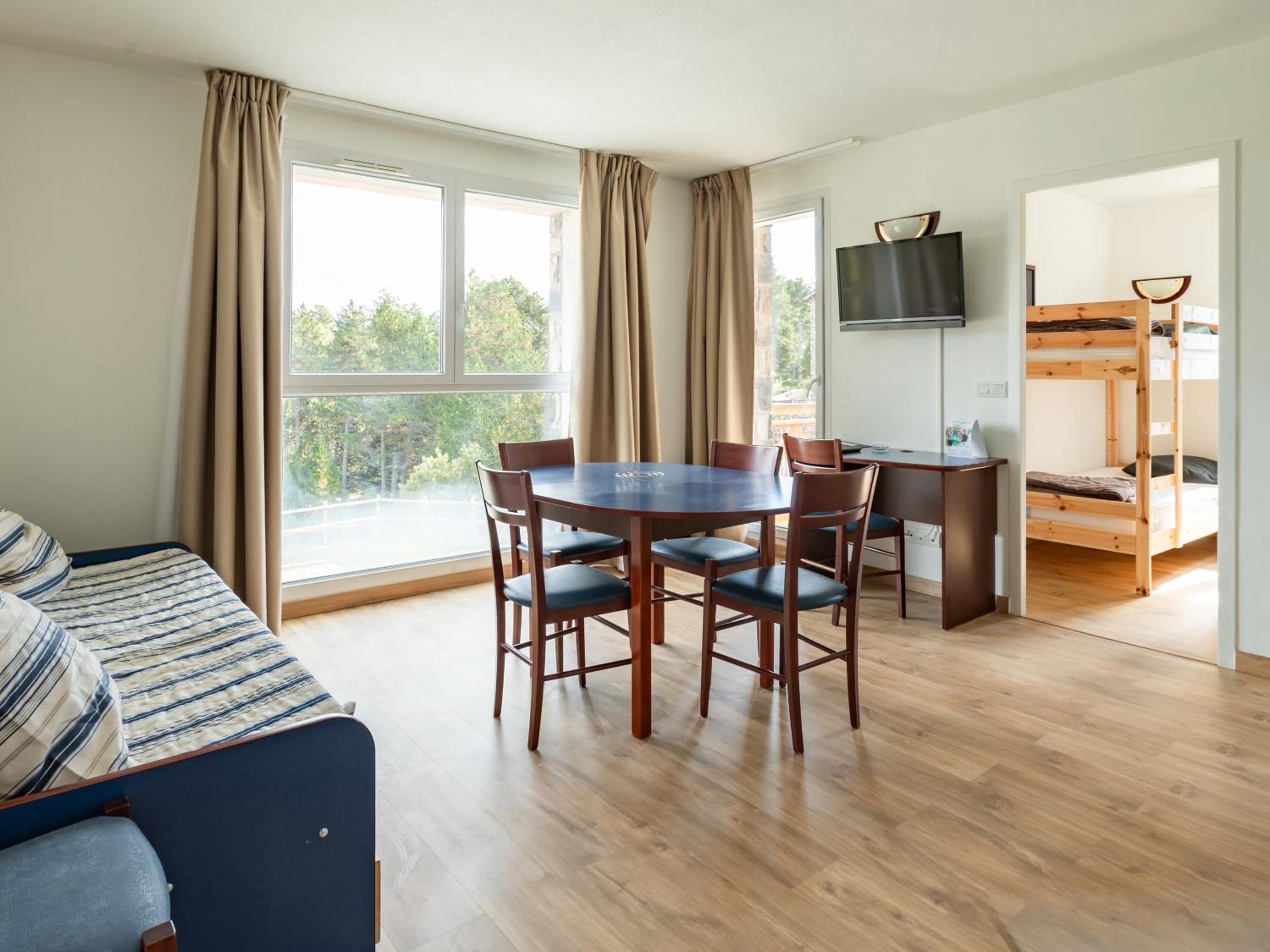 Two-Bedroom Apartment (4-6 Persons) - Photo 4