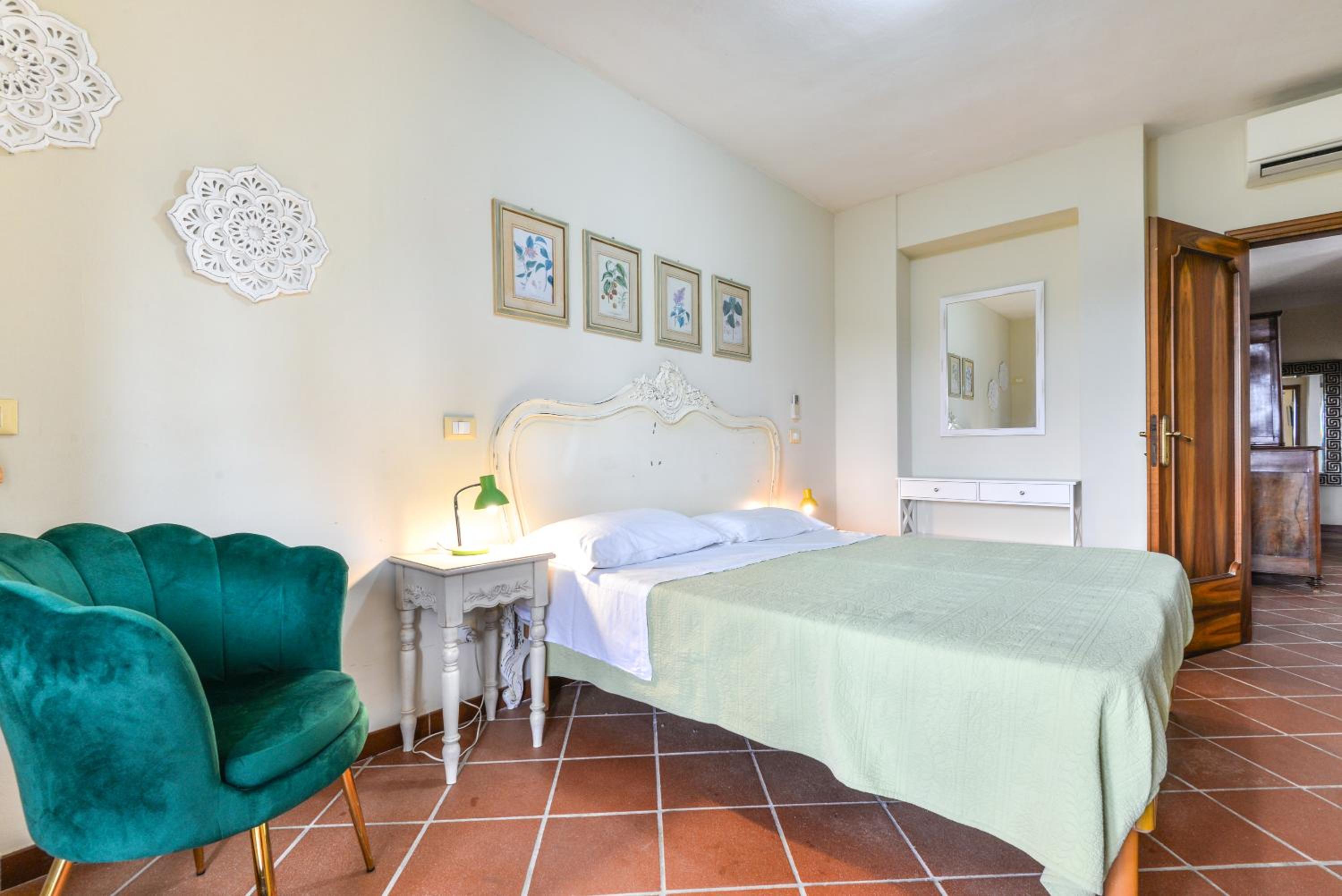 One-Bedroom House photo 1