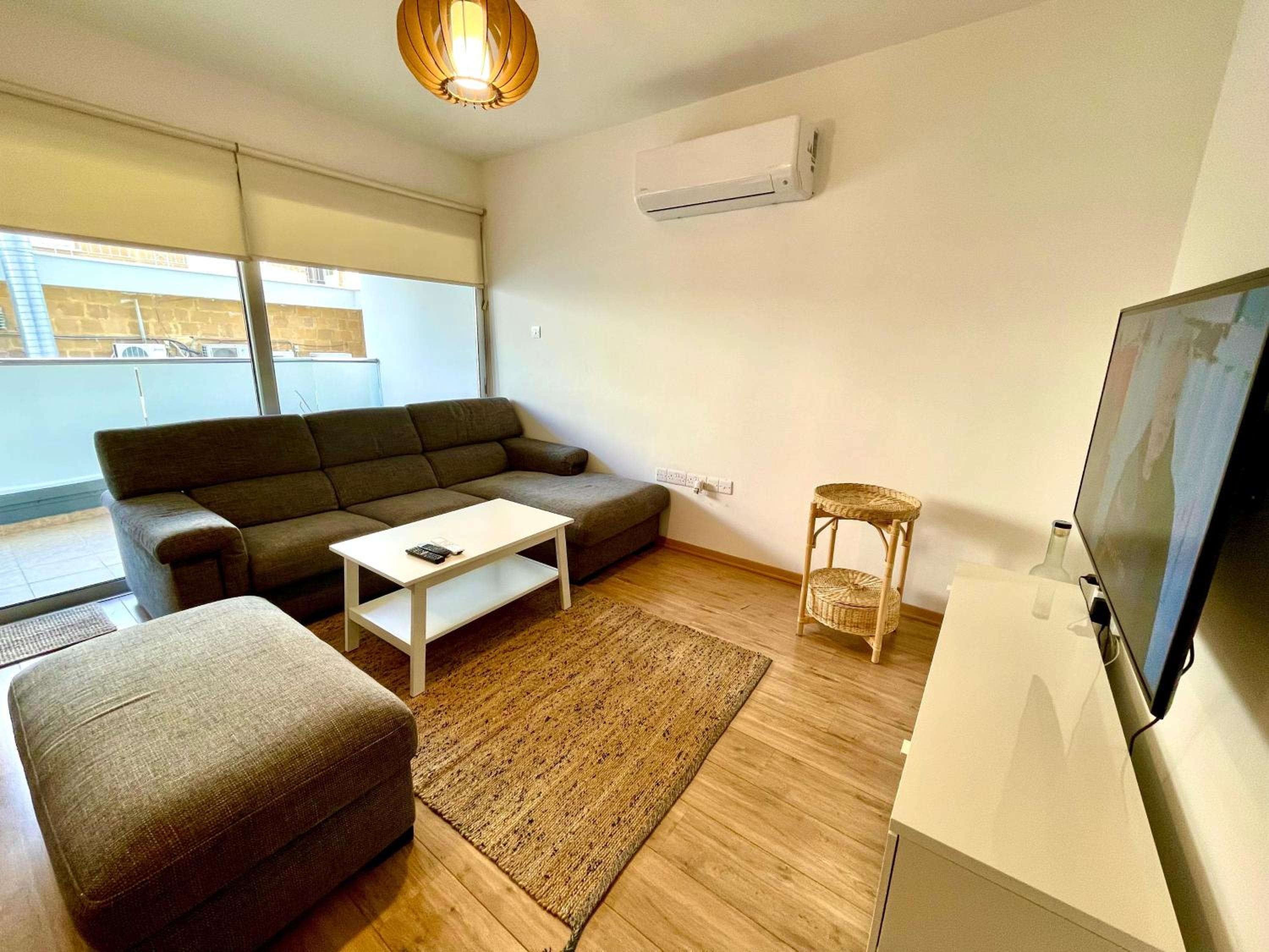One-Bedroom Apartment photo 1