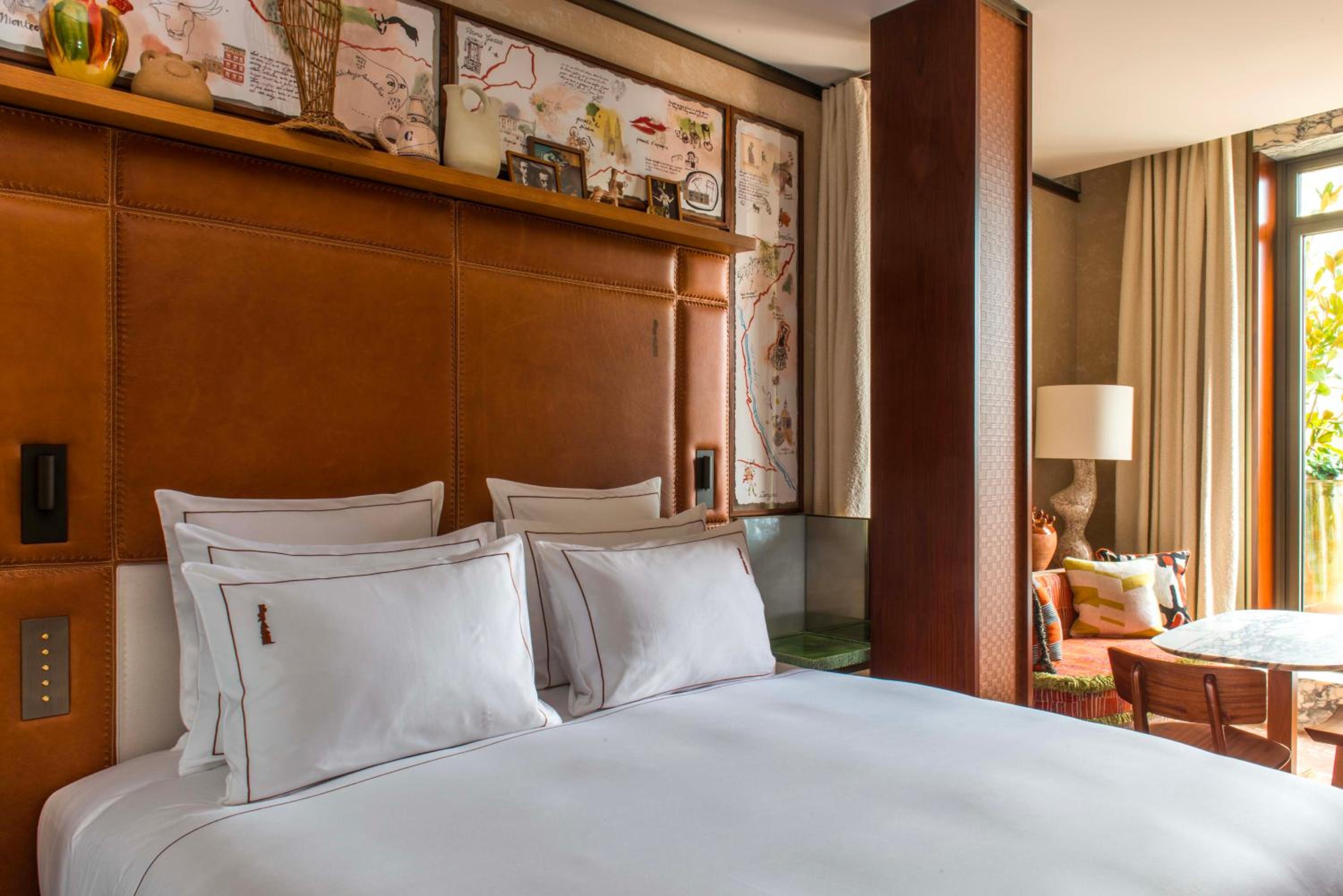 Deluxe Room - Photo 5