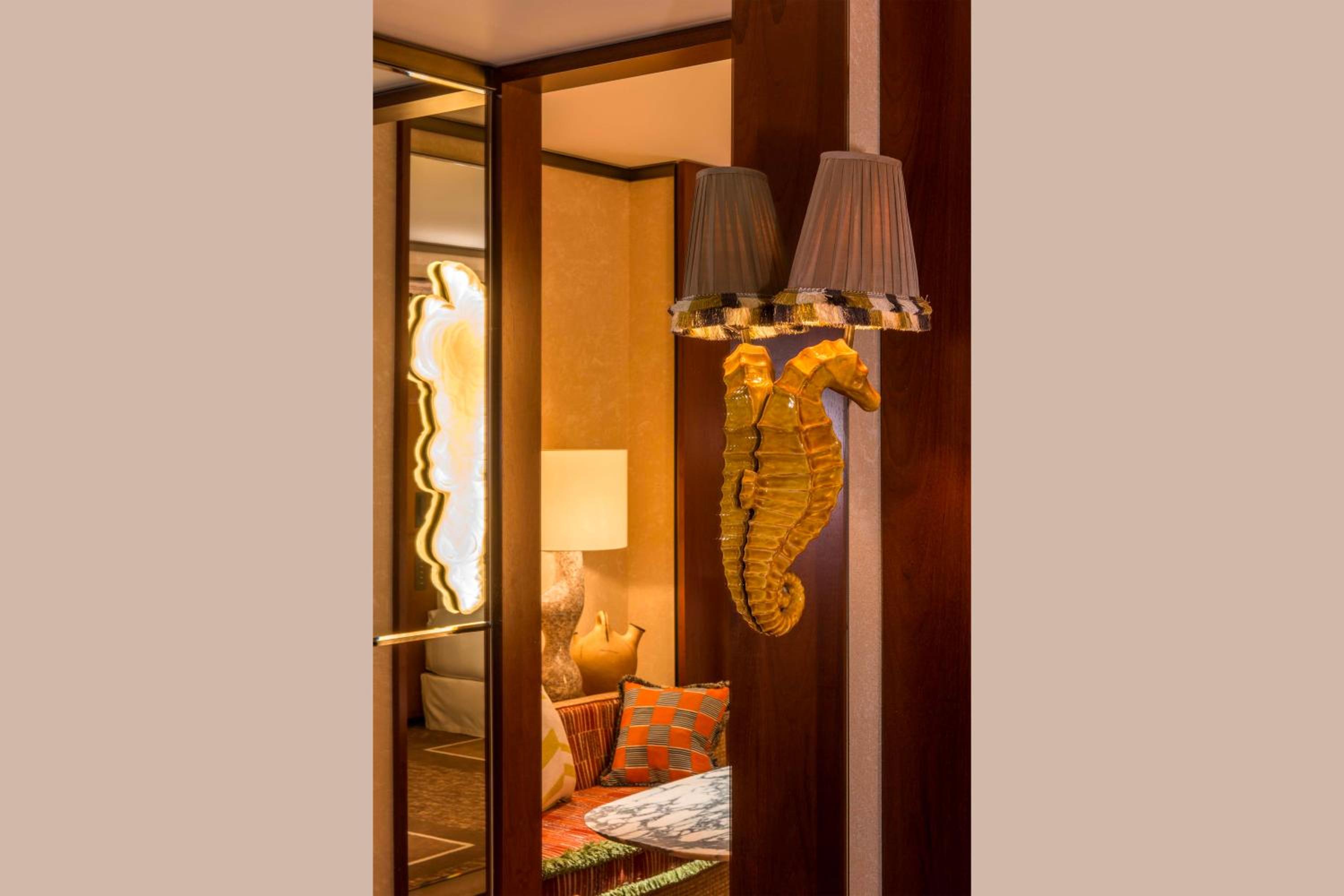 Executive Room - Photo 6