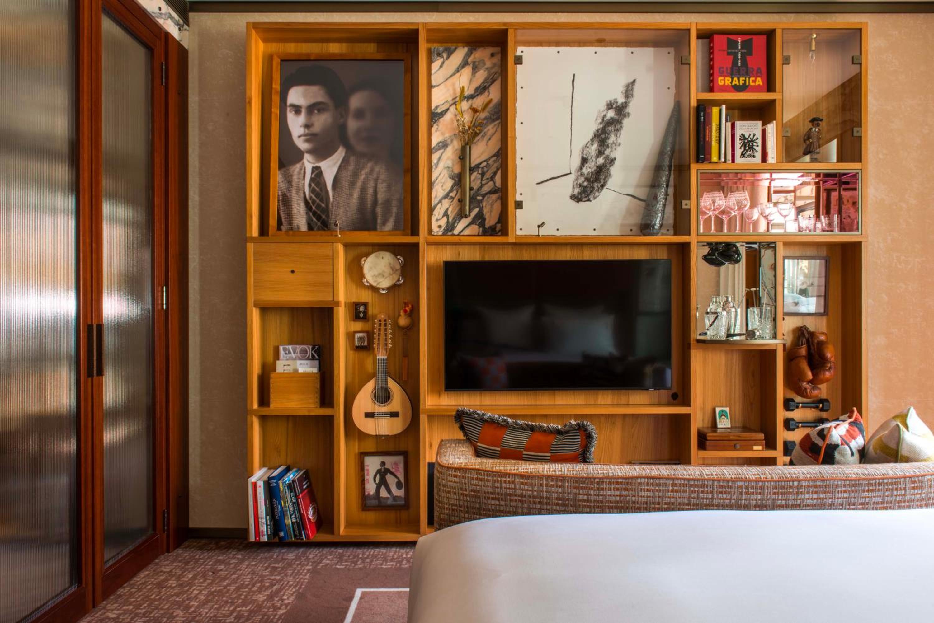 Executive Room - Photo 8