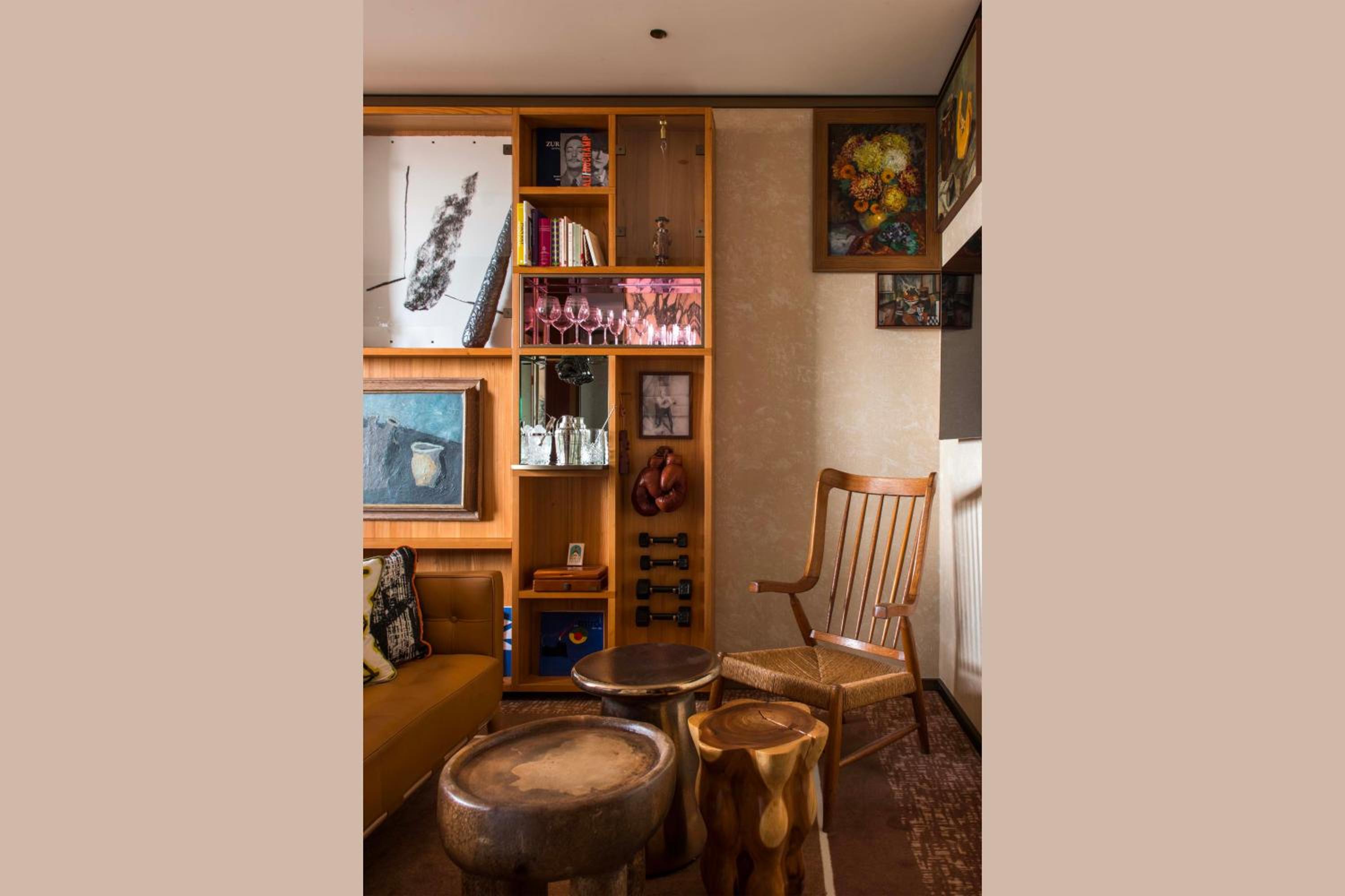 Suite - Photo 1