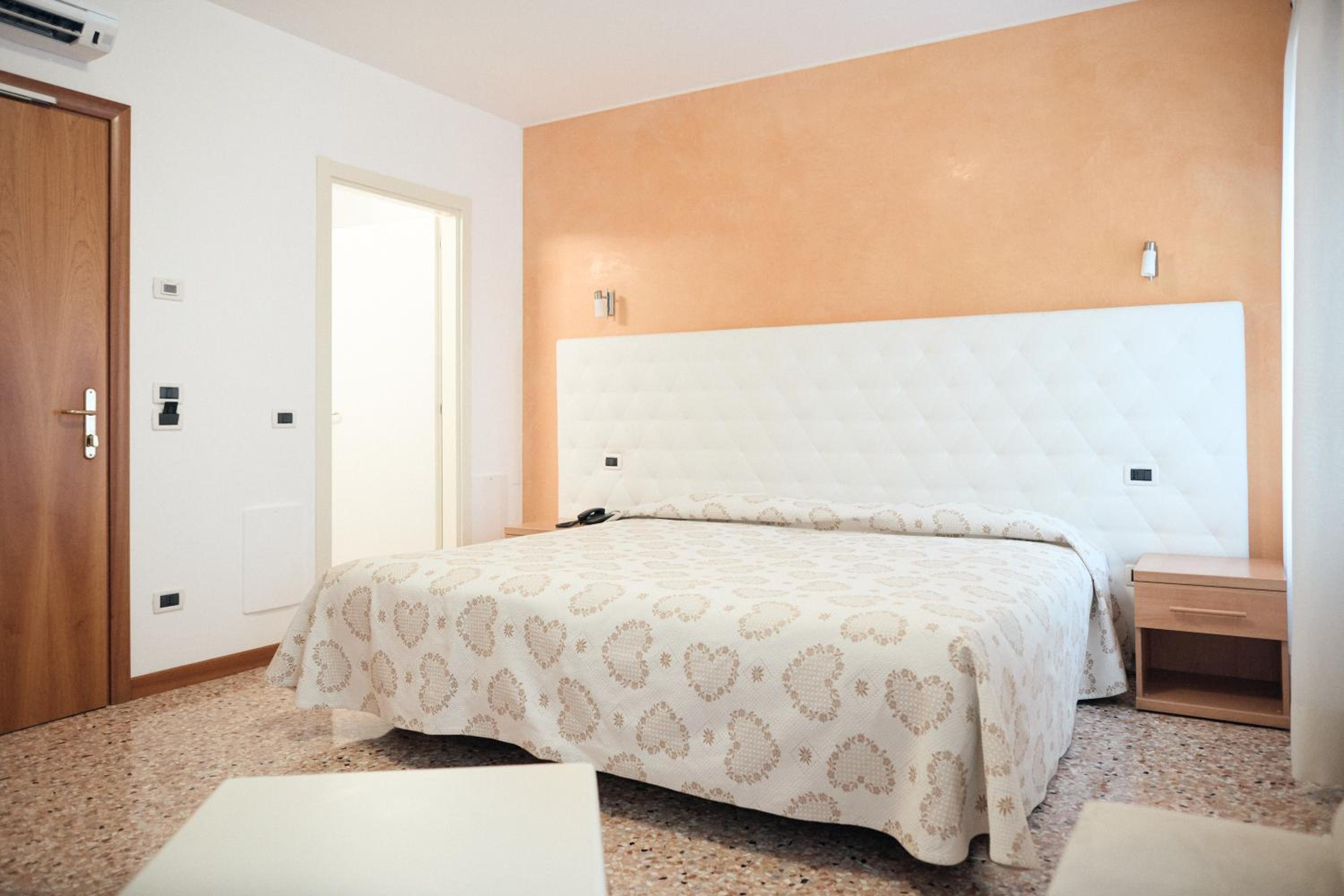 Double or Twin Room photo 3