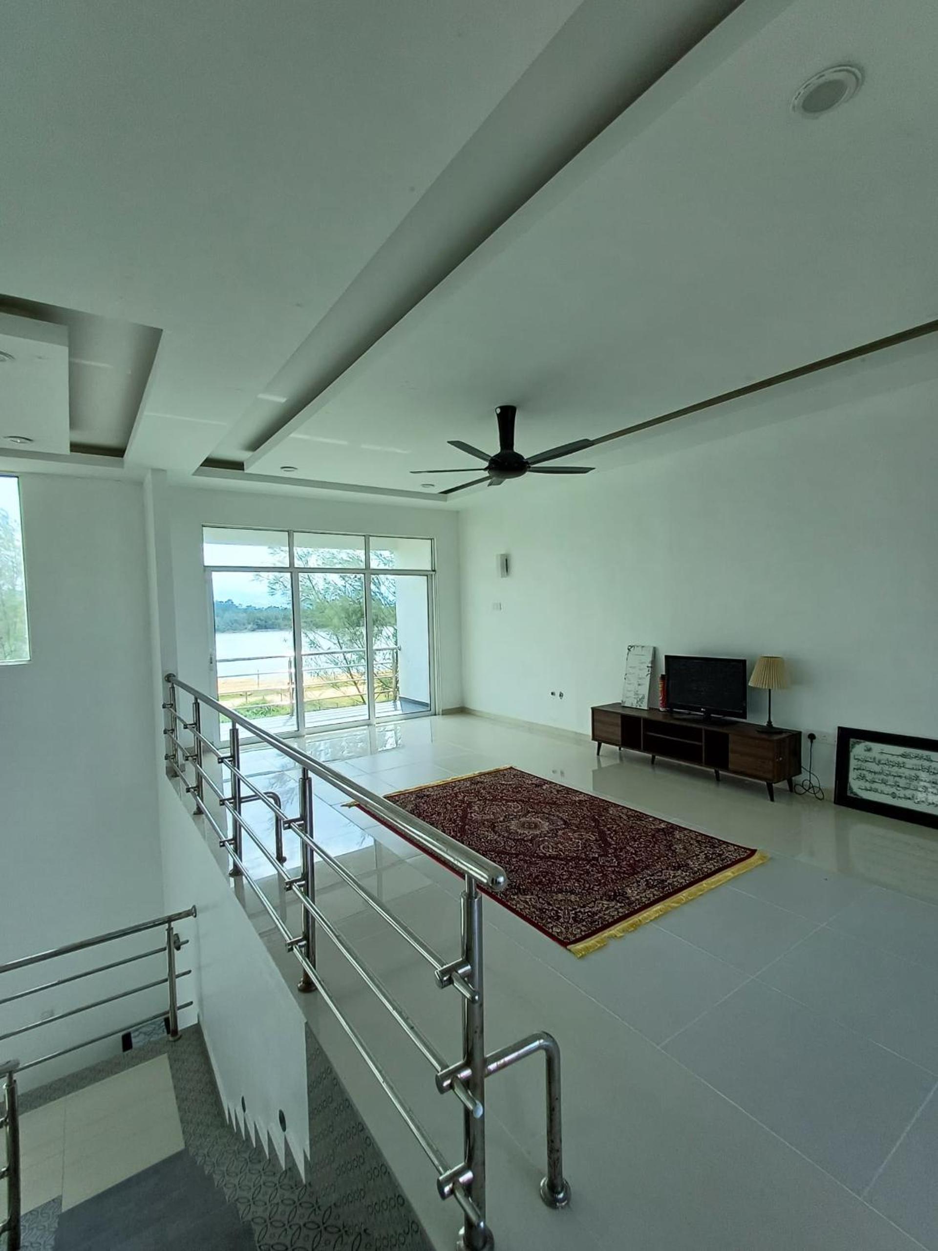 Family Room with Balcony photo 3