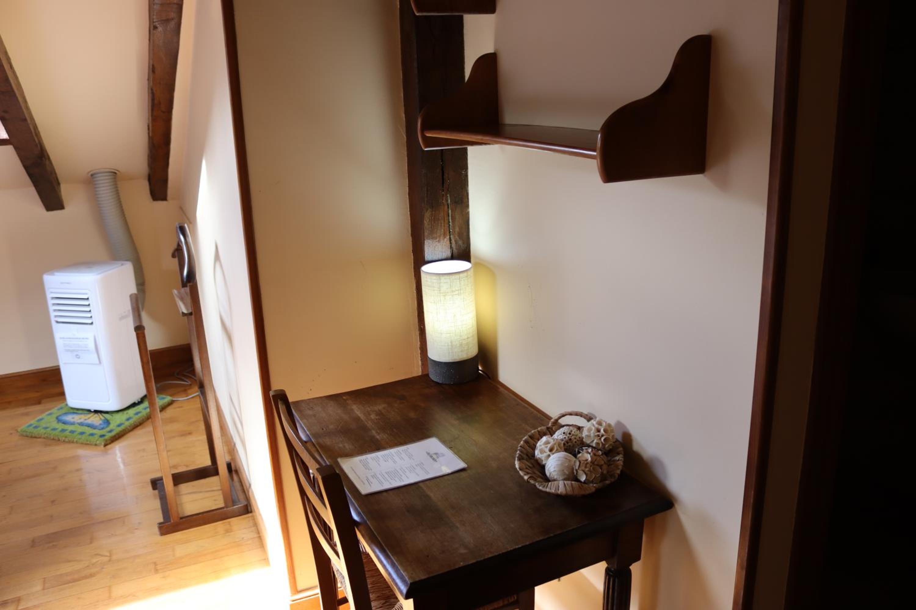 Attic Room photo 3