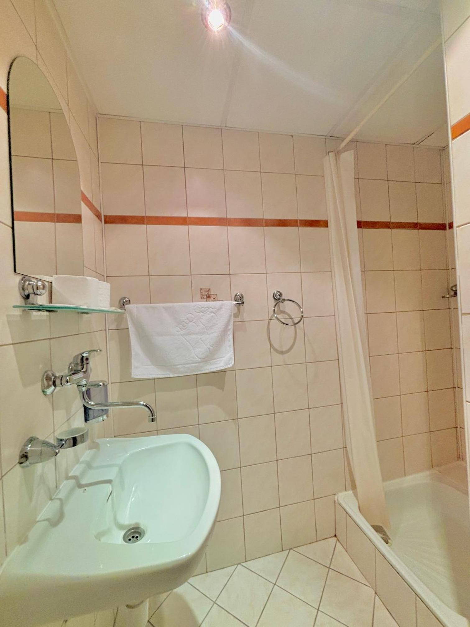 Double Room - Photo 2