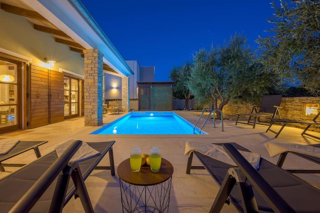 Three-Bedroom Villa photo 3