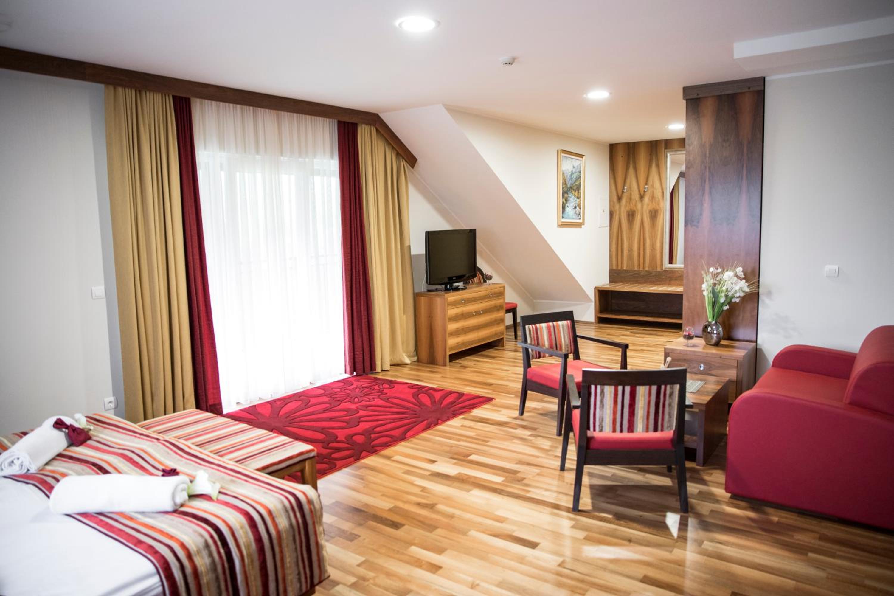 Luxury Suite - Photo 2
