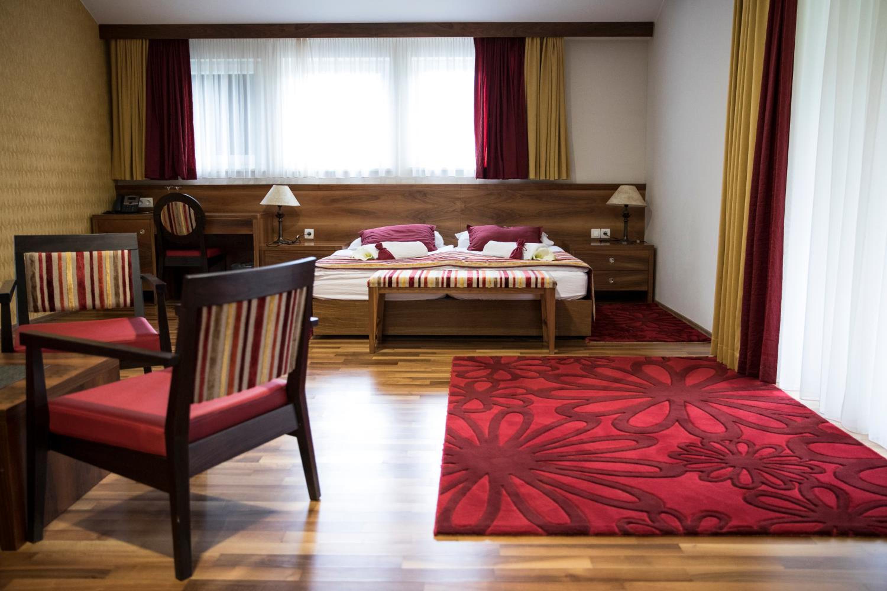 Luxury Suite - Photo 1