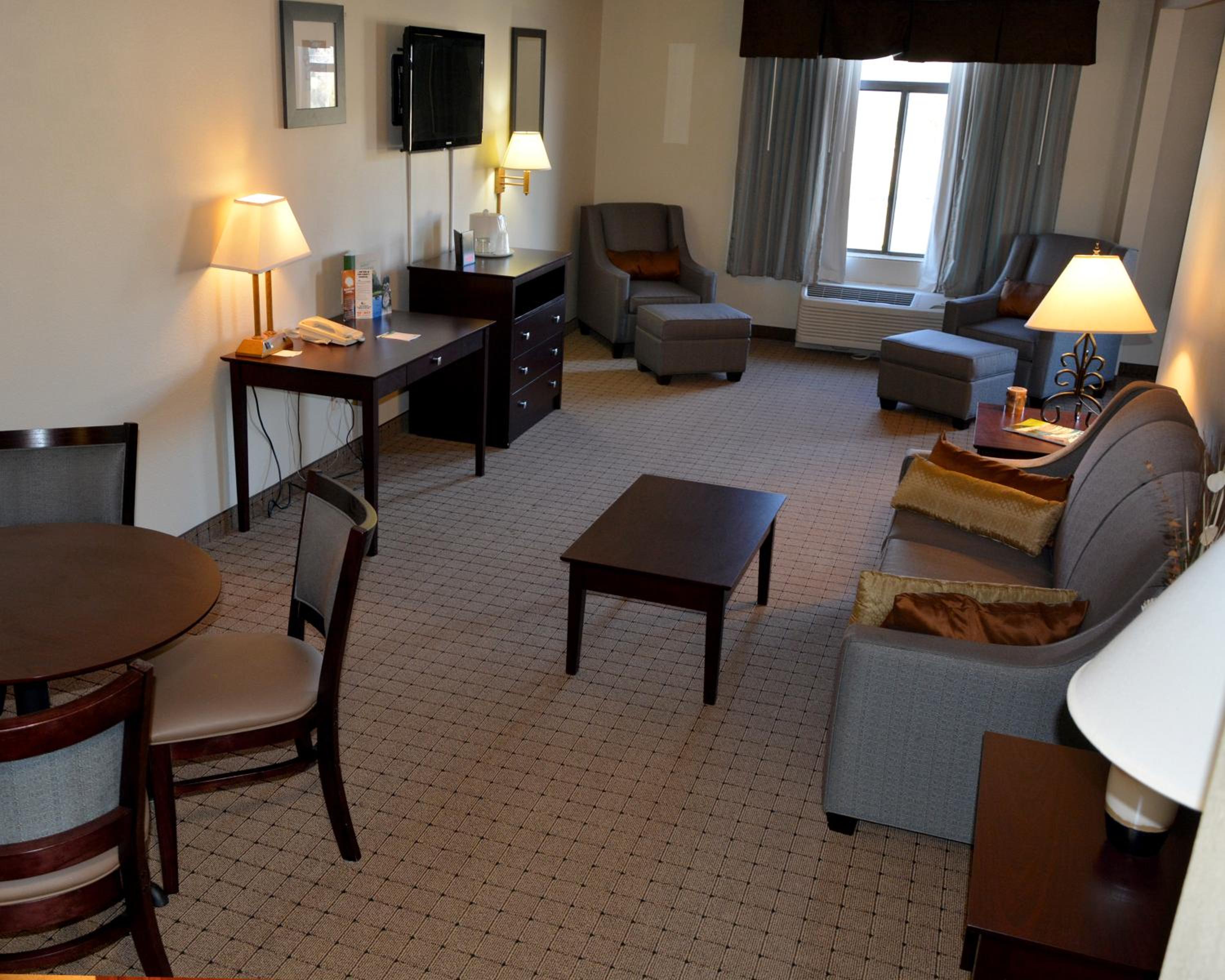 Executive Suite - Photo 3