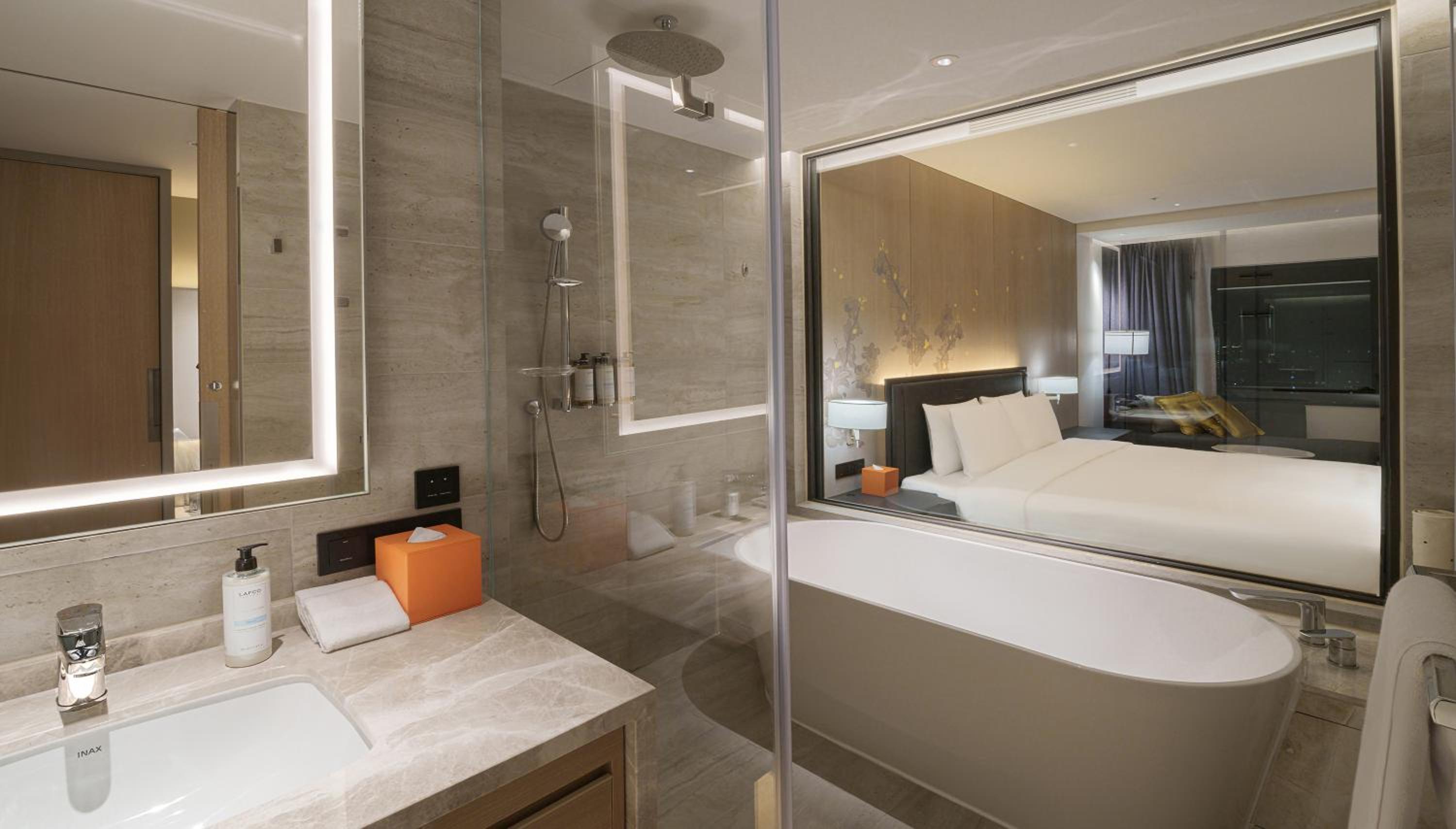 Executive King Room with Lounge Access photo 2