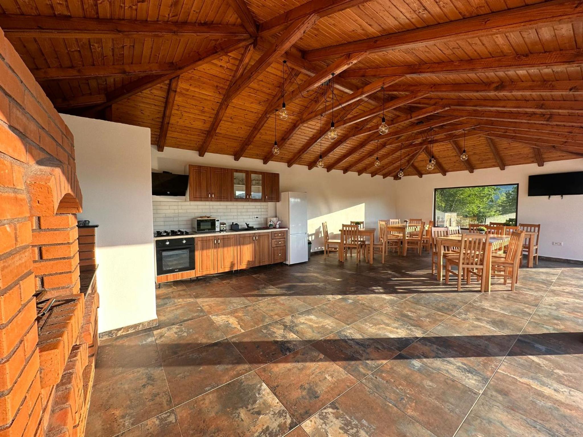 Seven-Bedroom House photo 2