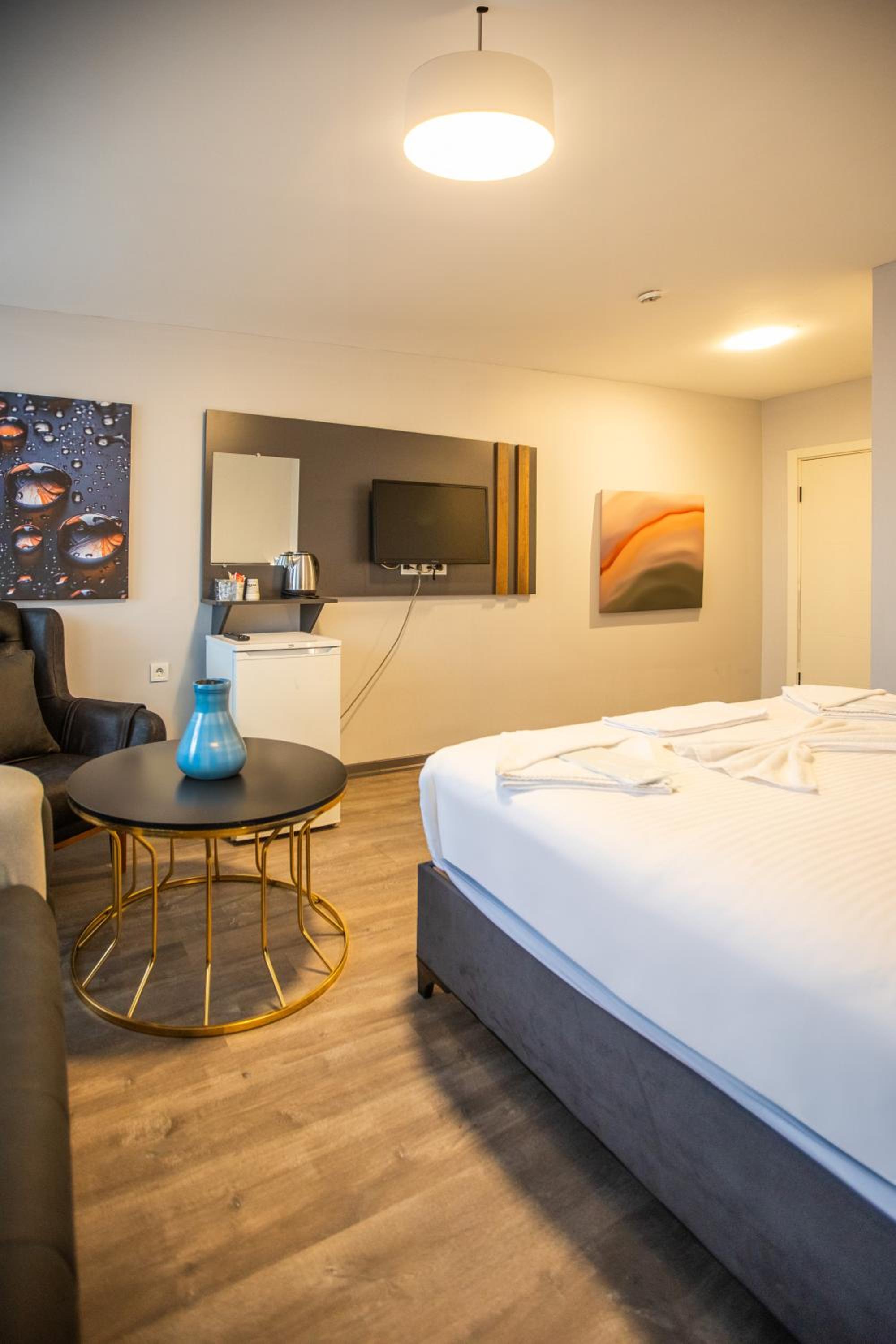 Deluxe Double Room with Balcony photo 1